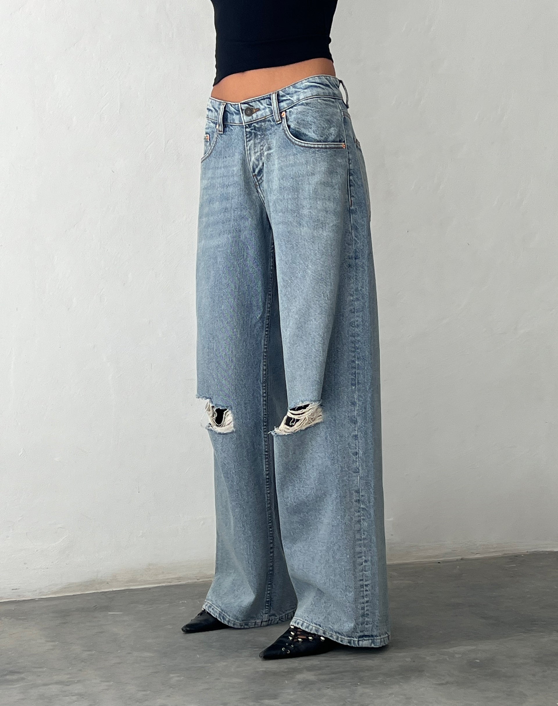 image de Ripped Roomy Extra Wide Low Rise Jean in Vintage Blue Wash