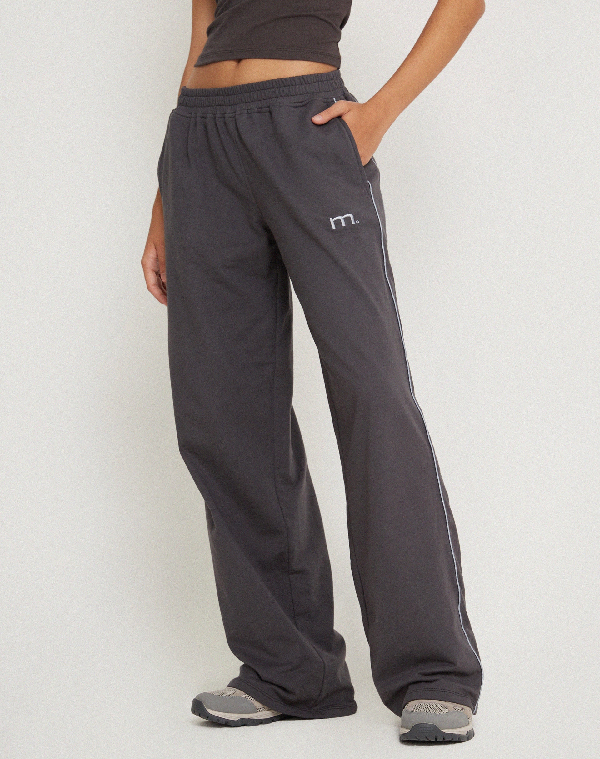 Image de Benton Wide Leg Jogger en Beluga Grey