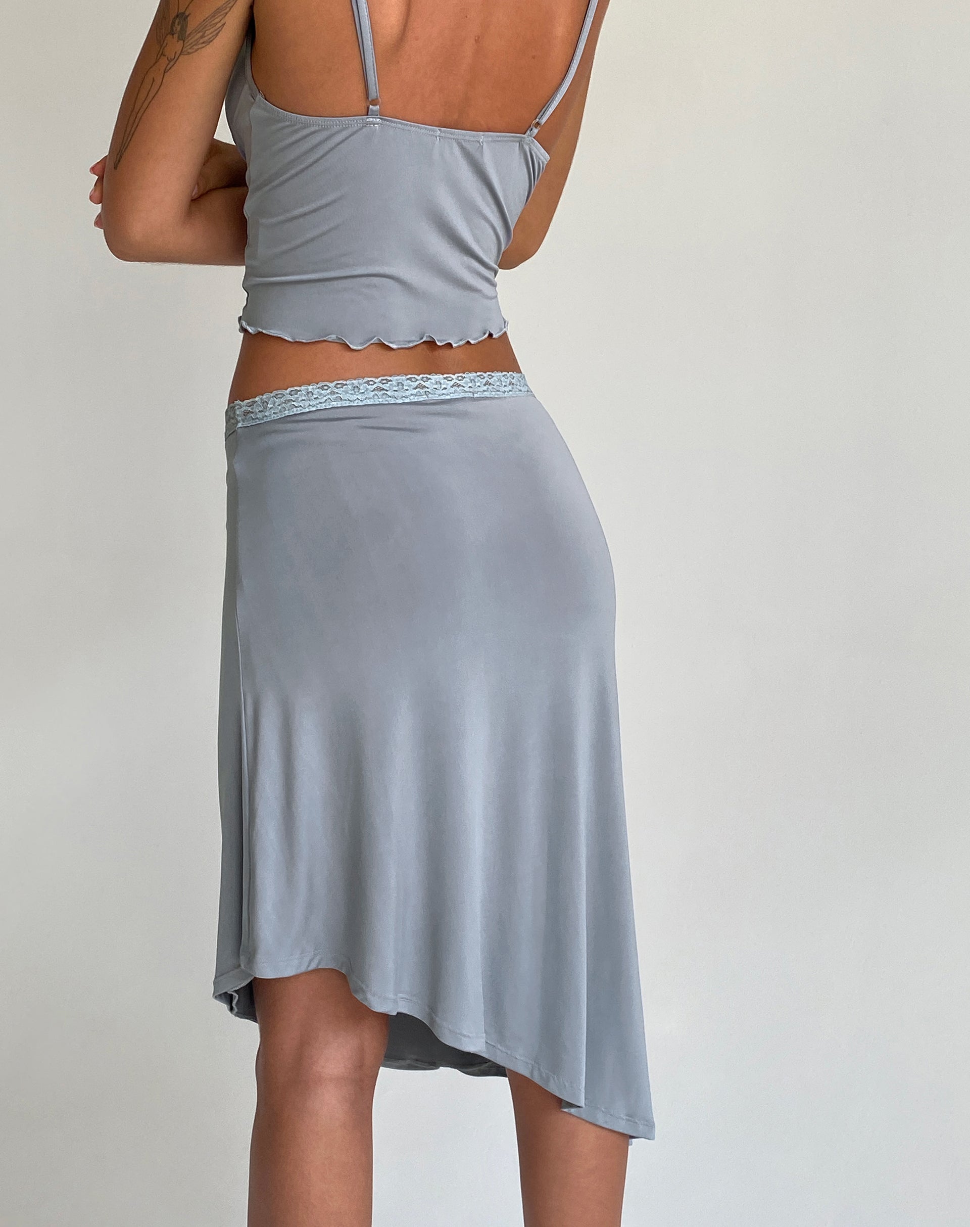 Image de la jupe midi asymétrique de Drew, gris fluide