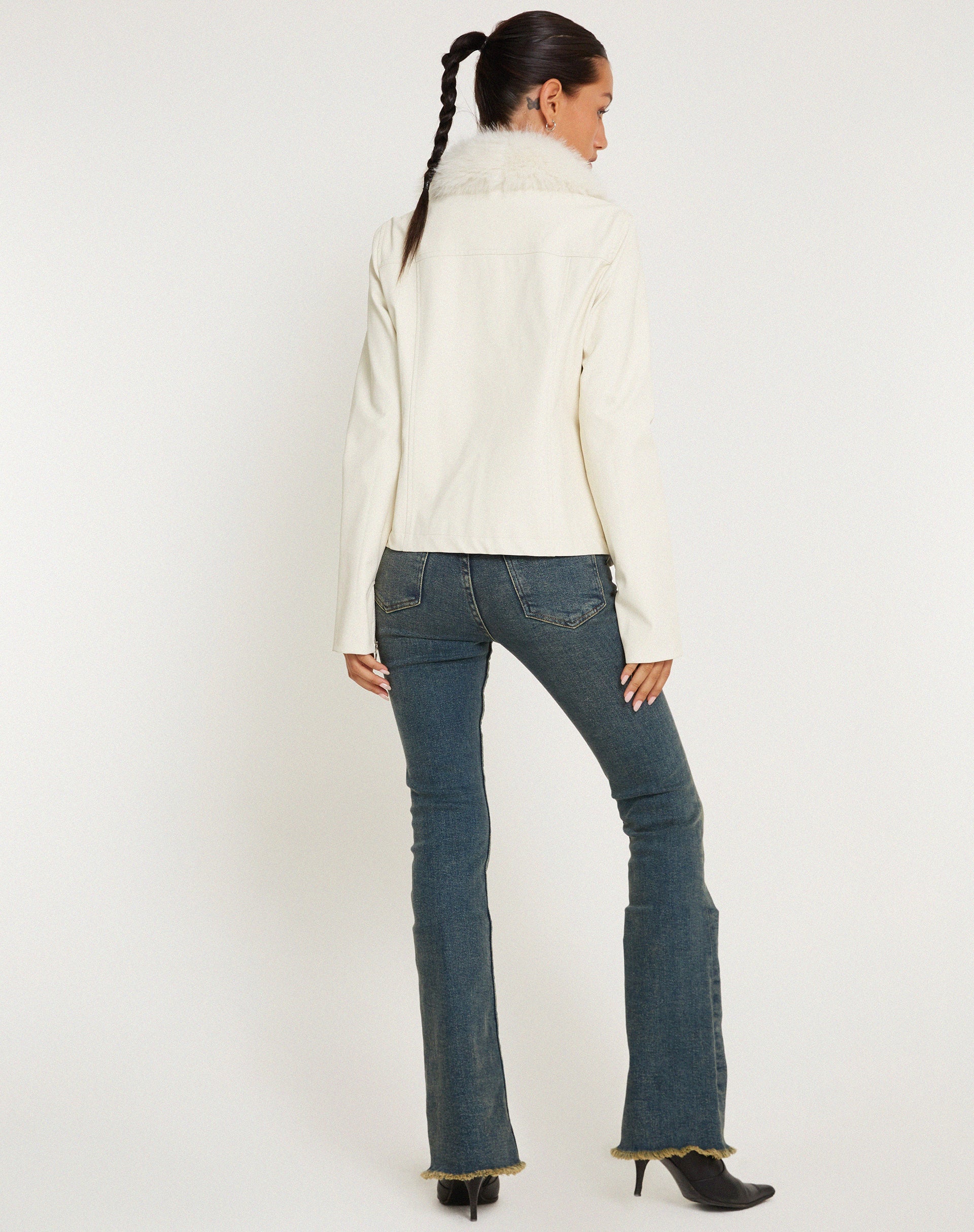 Image de la veste zippée Yindo en PU blanc