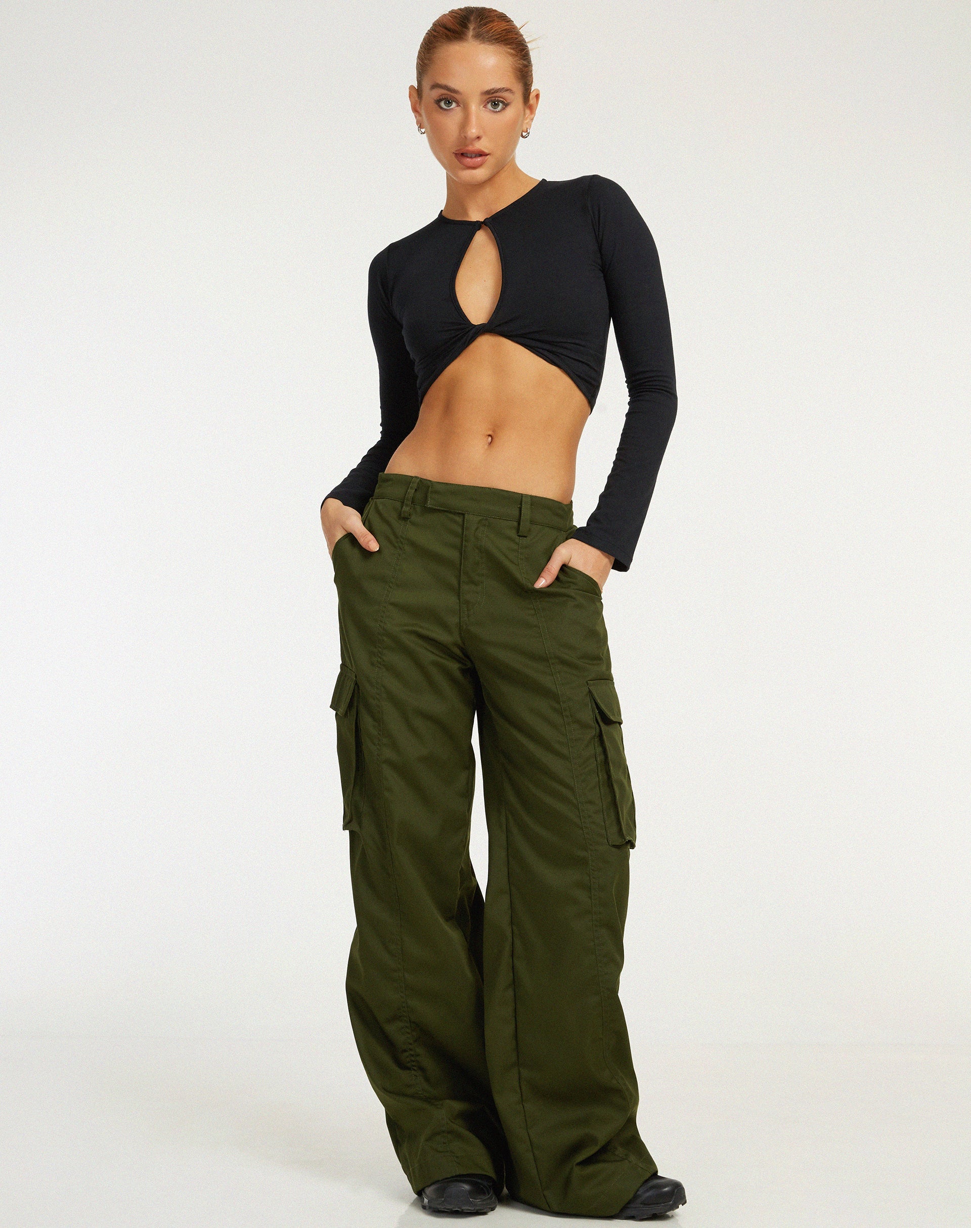 Image du pantalon cargo Calix en vert forêt