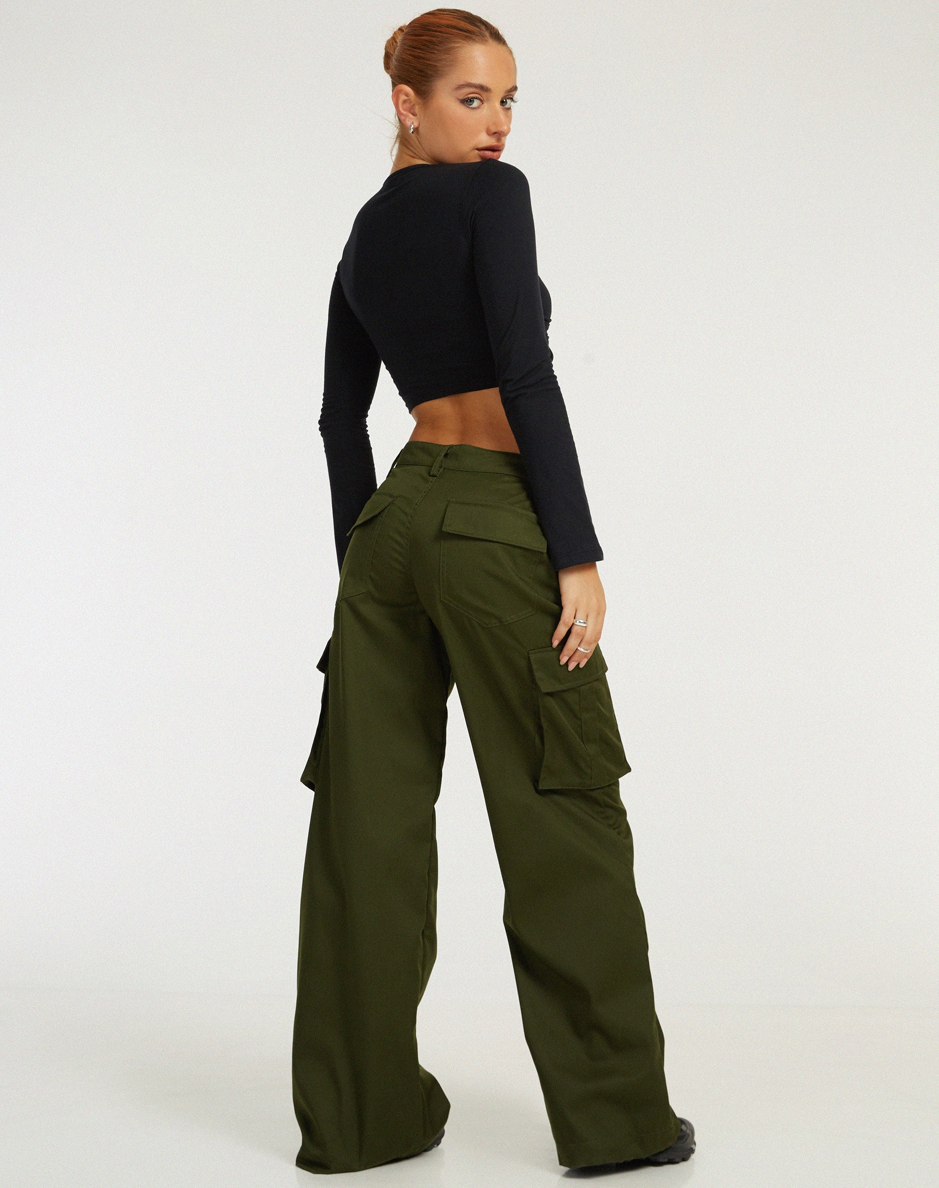 Image du pantalon cargo Calix en vert forêt