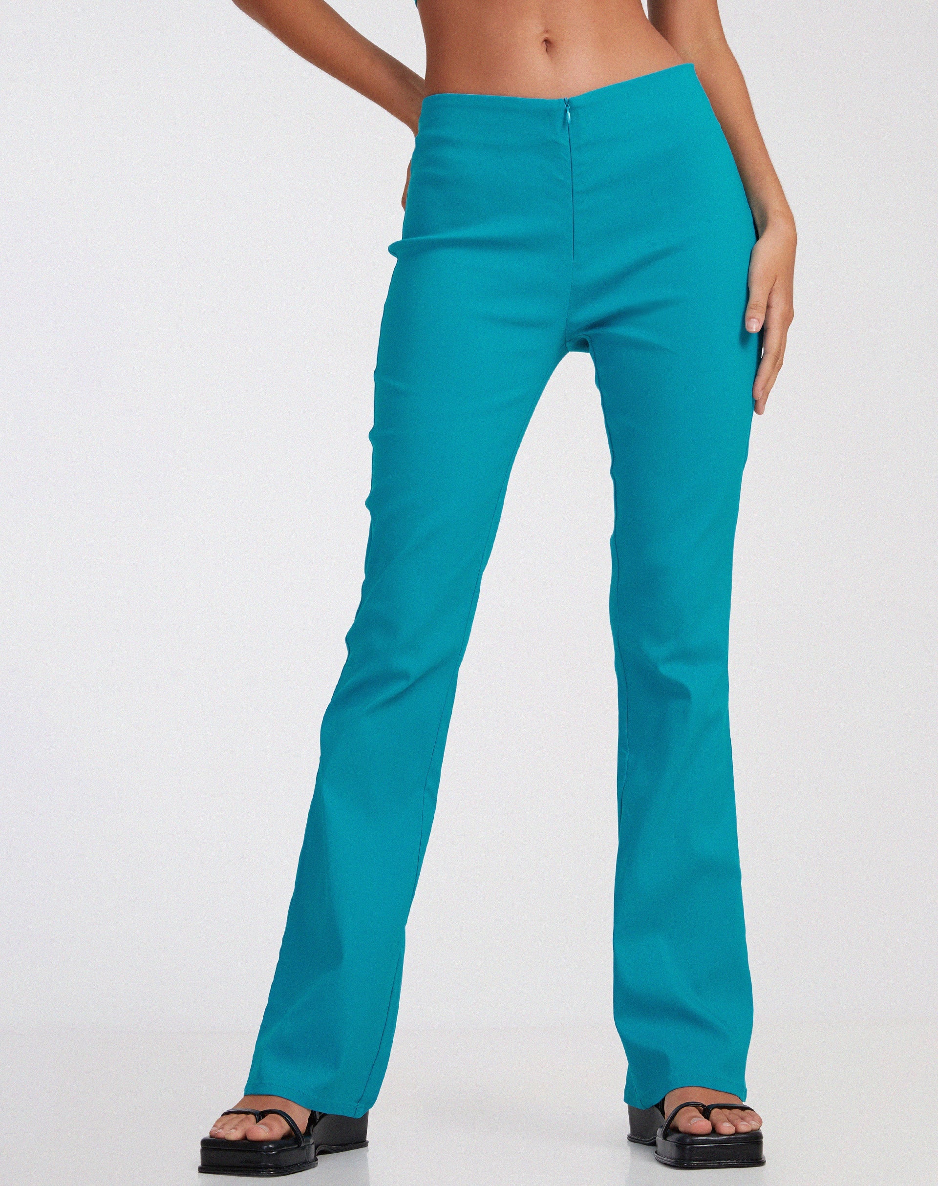 image de Zenovia Flare Trouser in Tailoring Azure Blue