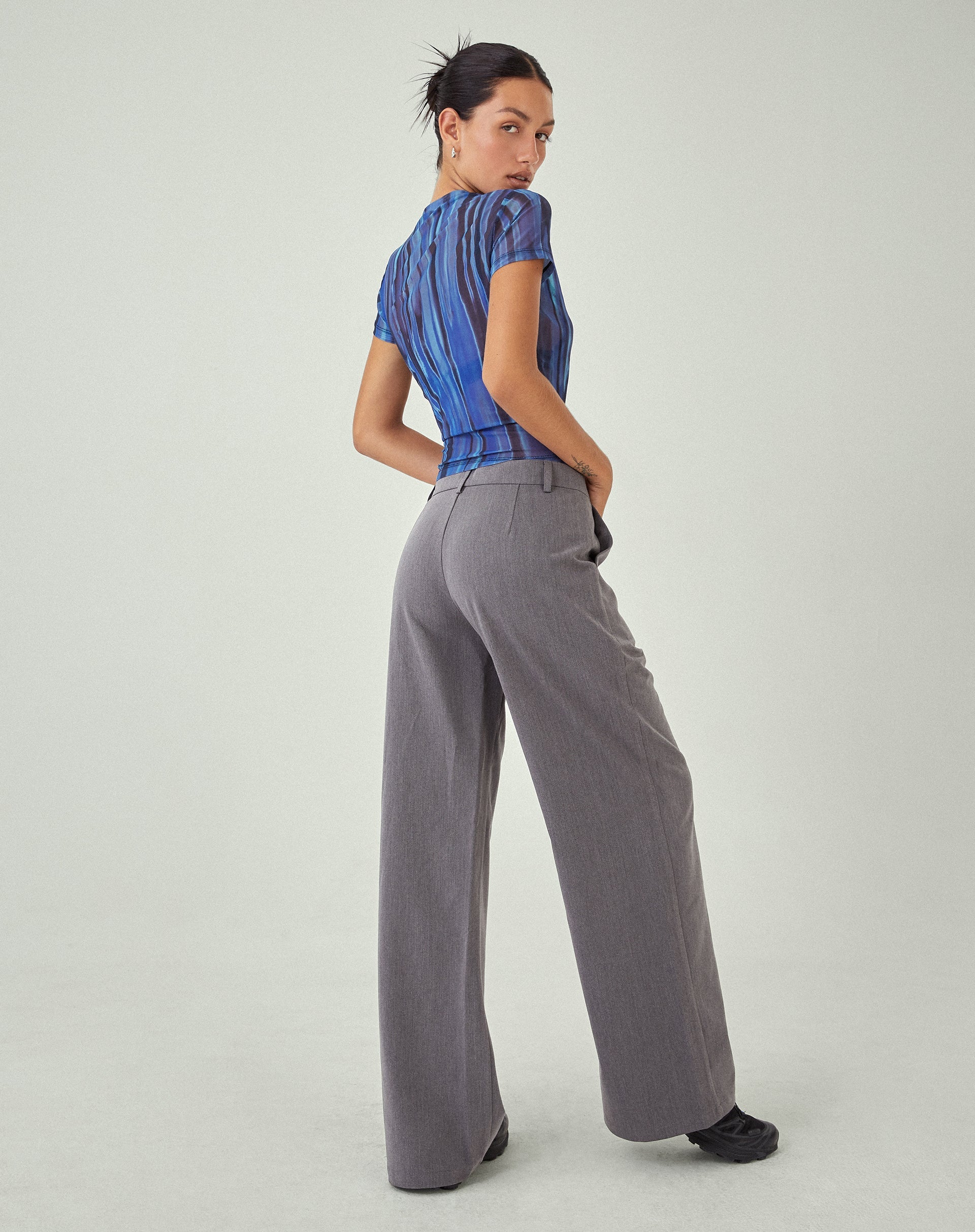 image de MOTEL X JACQUIE Zorani Short Sleeve Top in Colour Bleed Blue