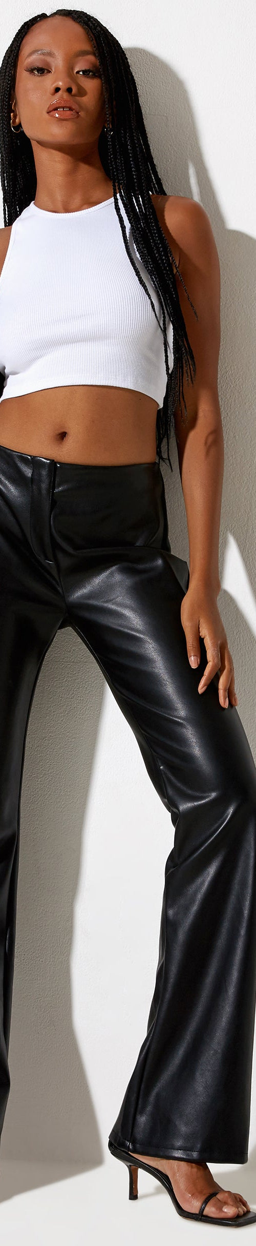 Image de Zyanna pantalon évasé en PU noir
