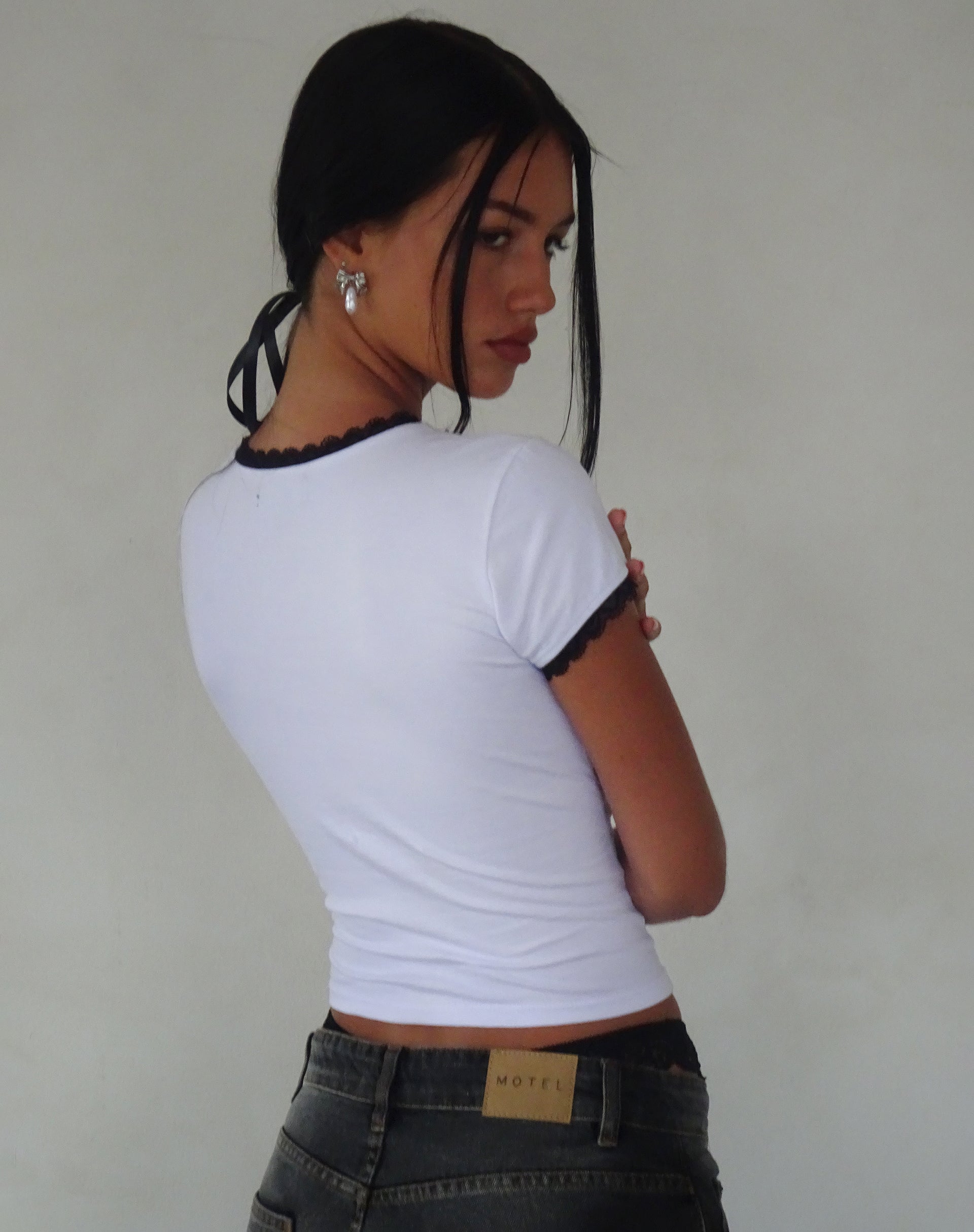 Image de Zyzy Baby Tee en blanc avec imprimé Heartbreaker