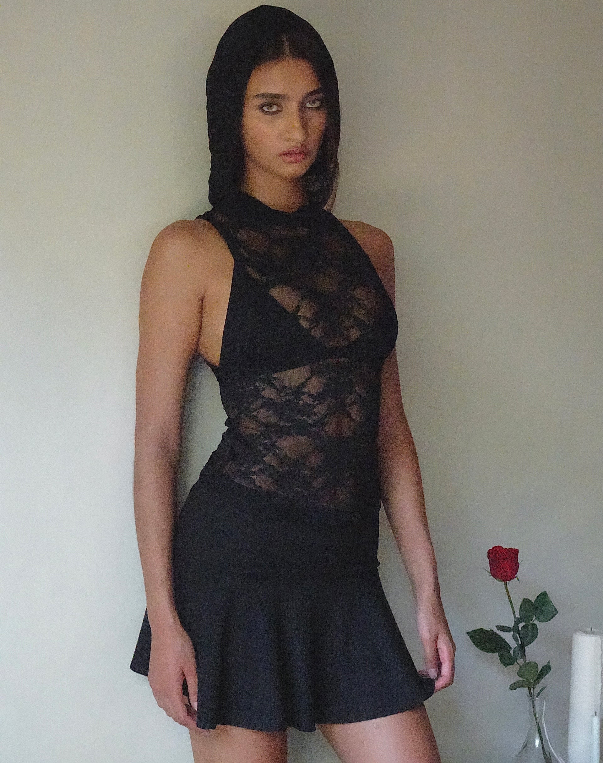 Image de Garfie Unlined Hooded Top in Abstract Lace Black (Top à capuche non doublé en dentelle abstraite)