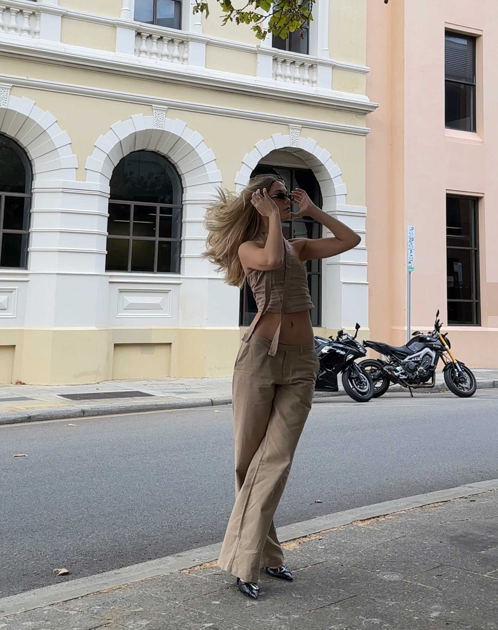Pantalon MOTEL X JACQUIE Jawi en taupe clair