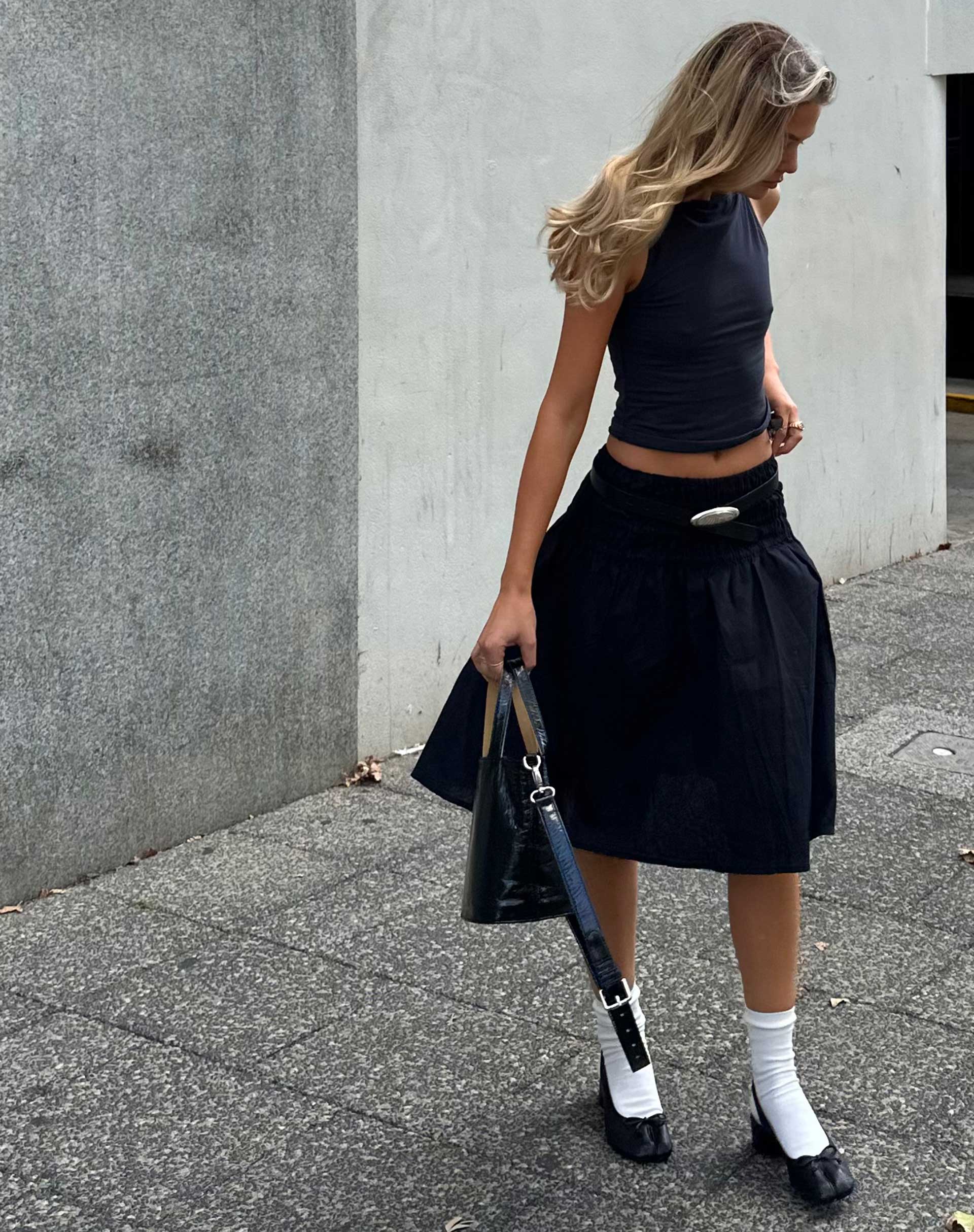 Image de MOTEL X JACQUIE Neleta Jupe midi à taille froncée en noir