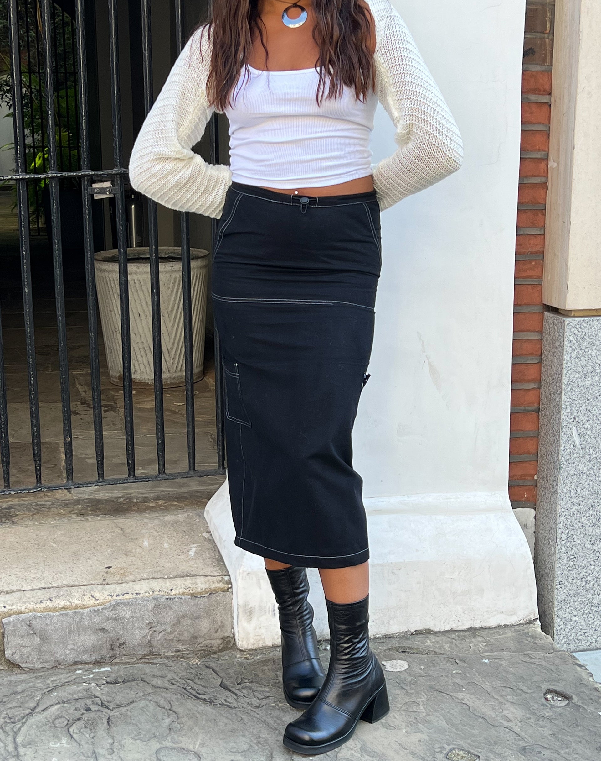 Image de Swari Midi Cargo Skirt in Black
