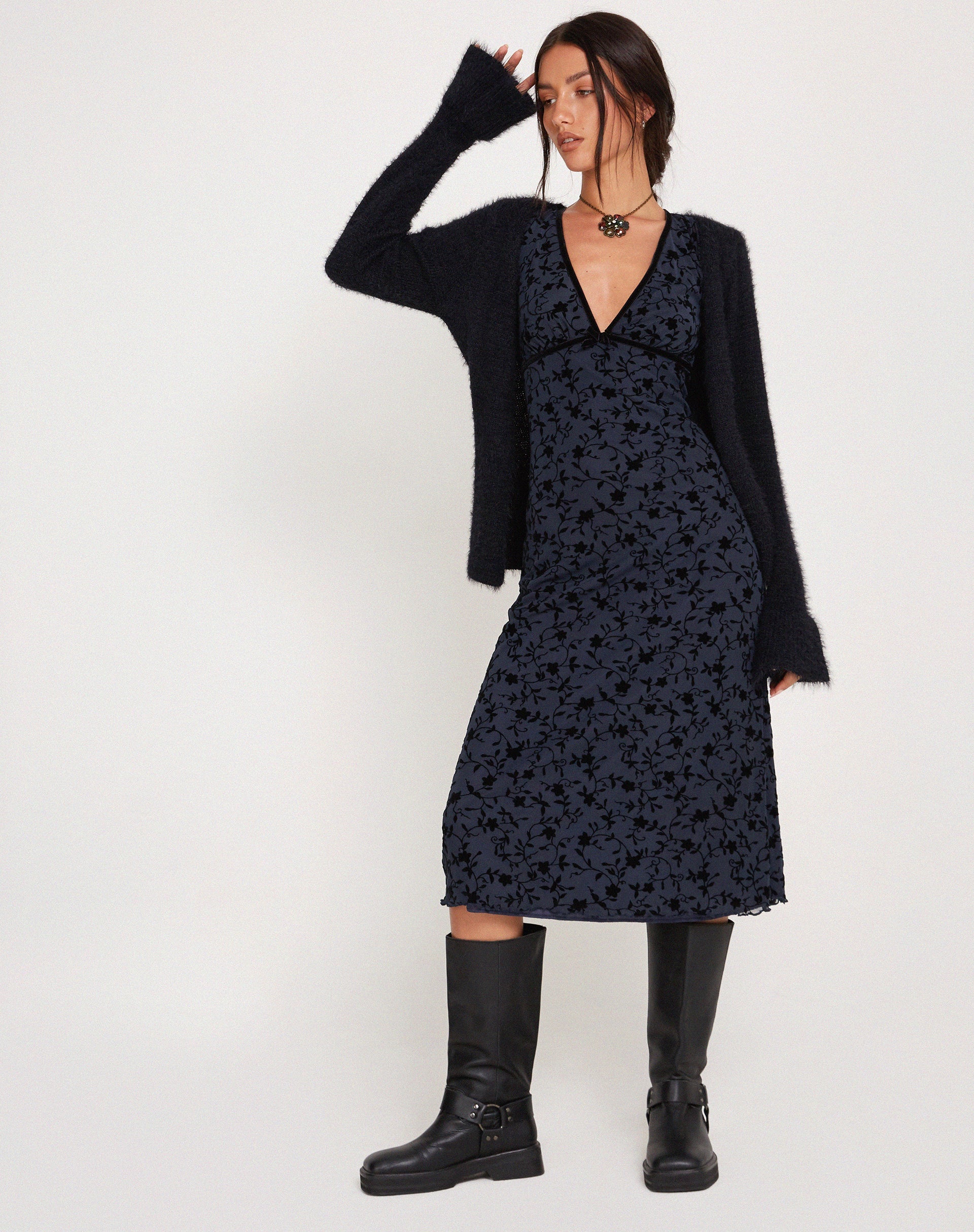 Image de Vilinia Midi Dress in Pretty Petal Flock Black