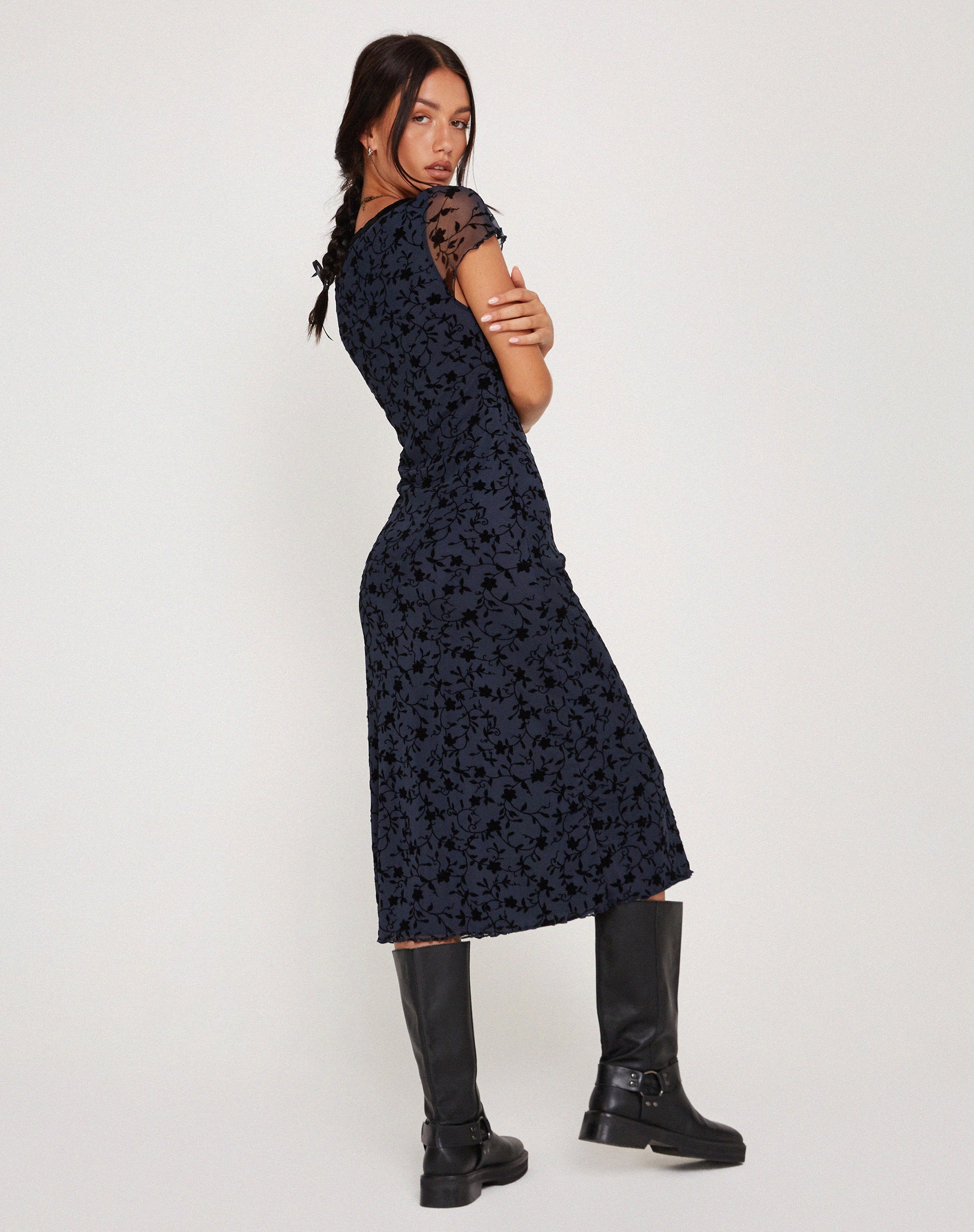 Image de Vilinia Midi Dress in Pretty Petal Flock Black