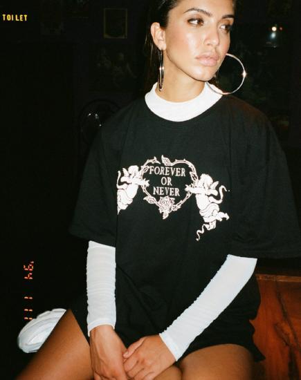 Image de Sunny Kiss Tee en noir Forever or Never
