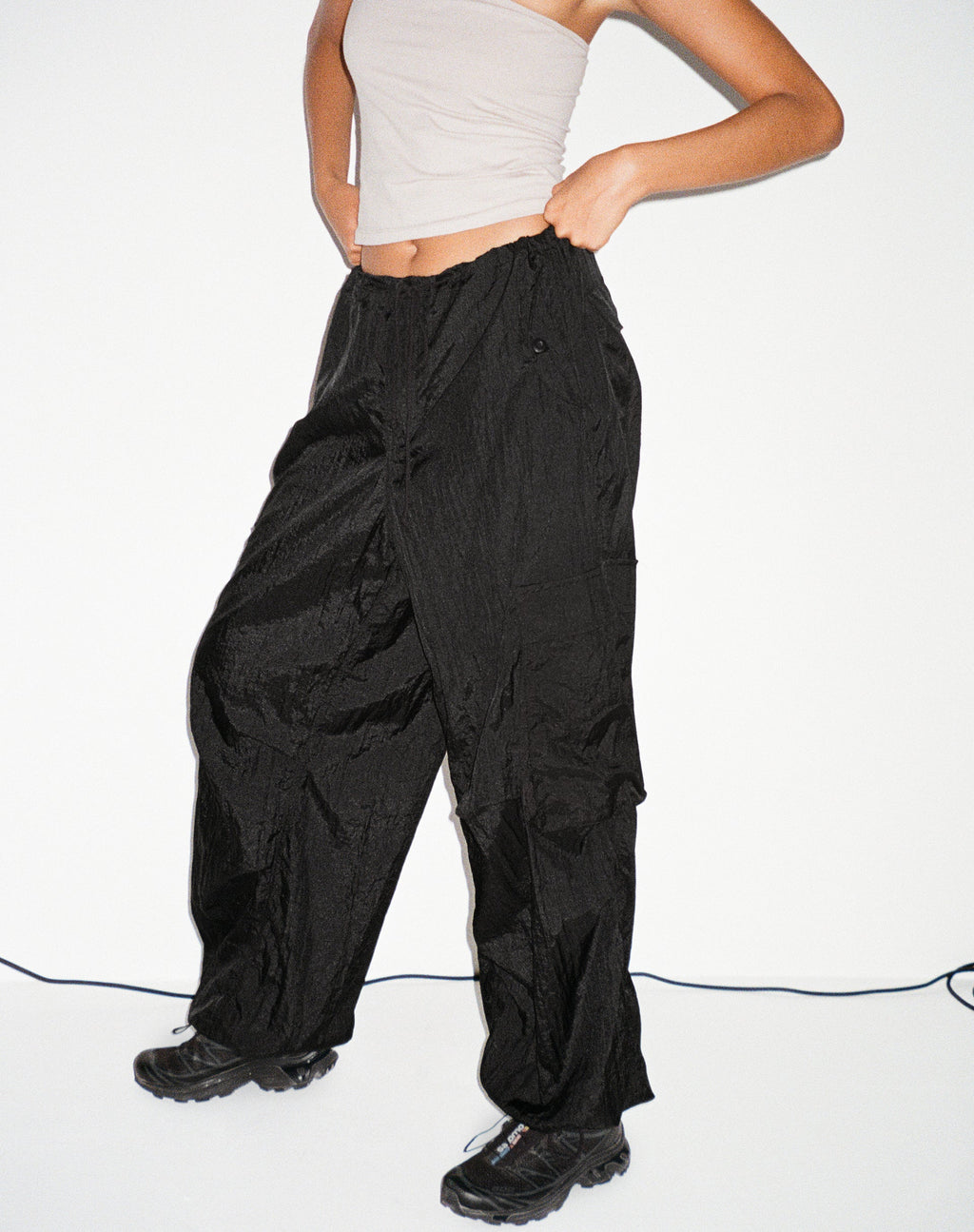 Cuties Pantalon cargo à jambes larges en noir