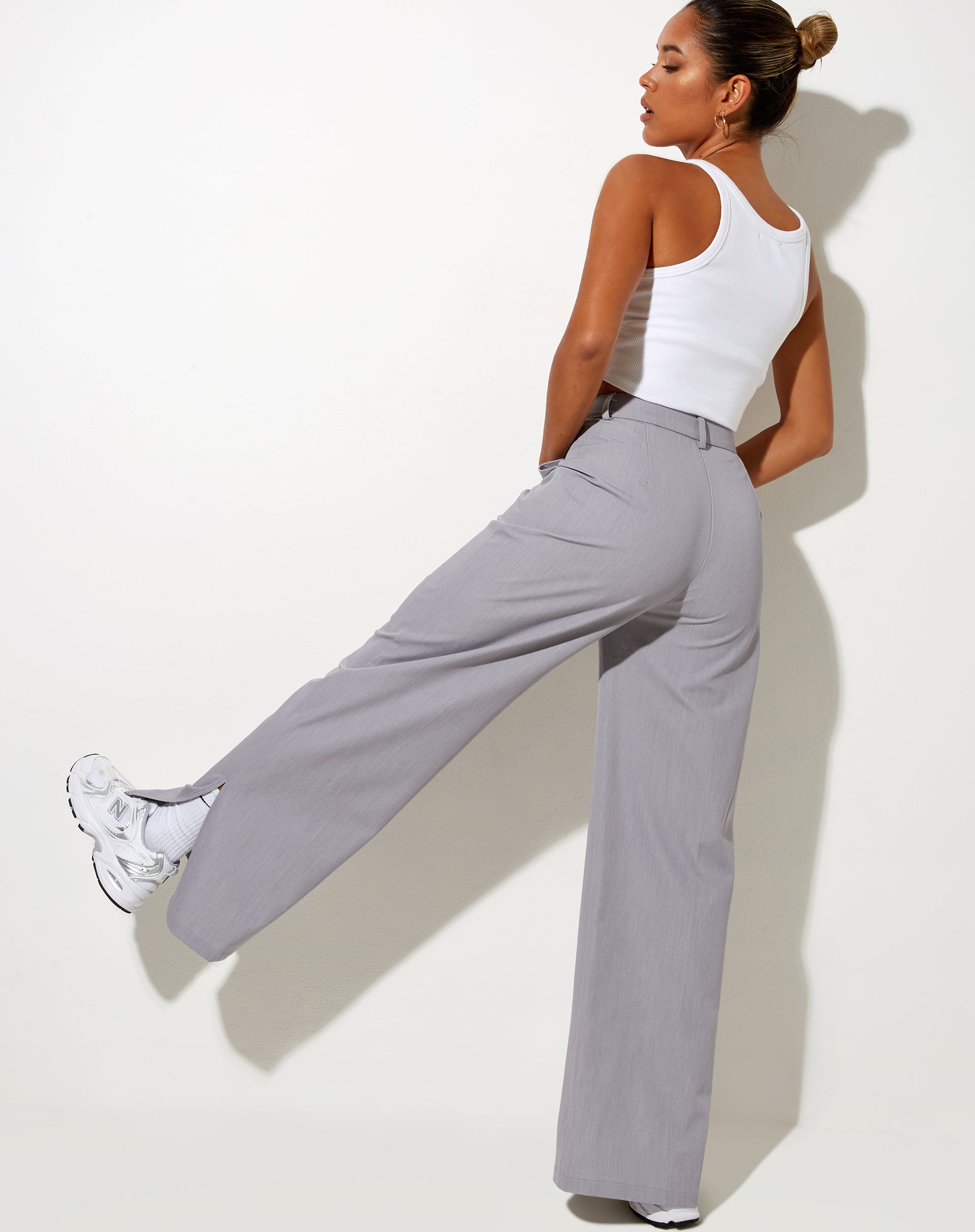 Image du pantalon Abby en gris argenté