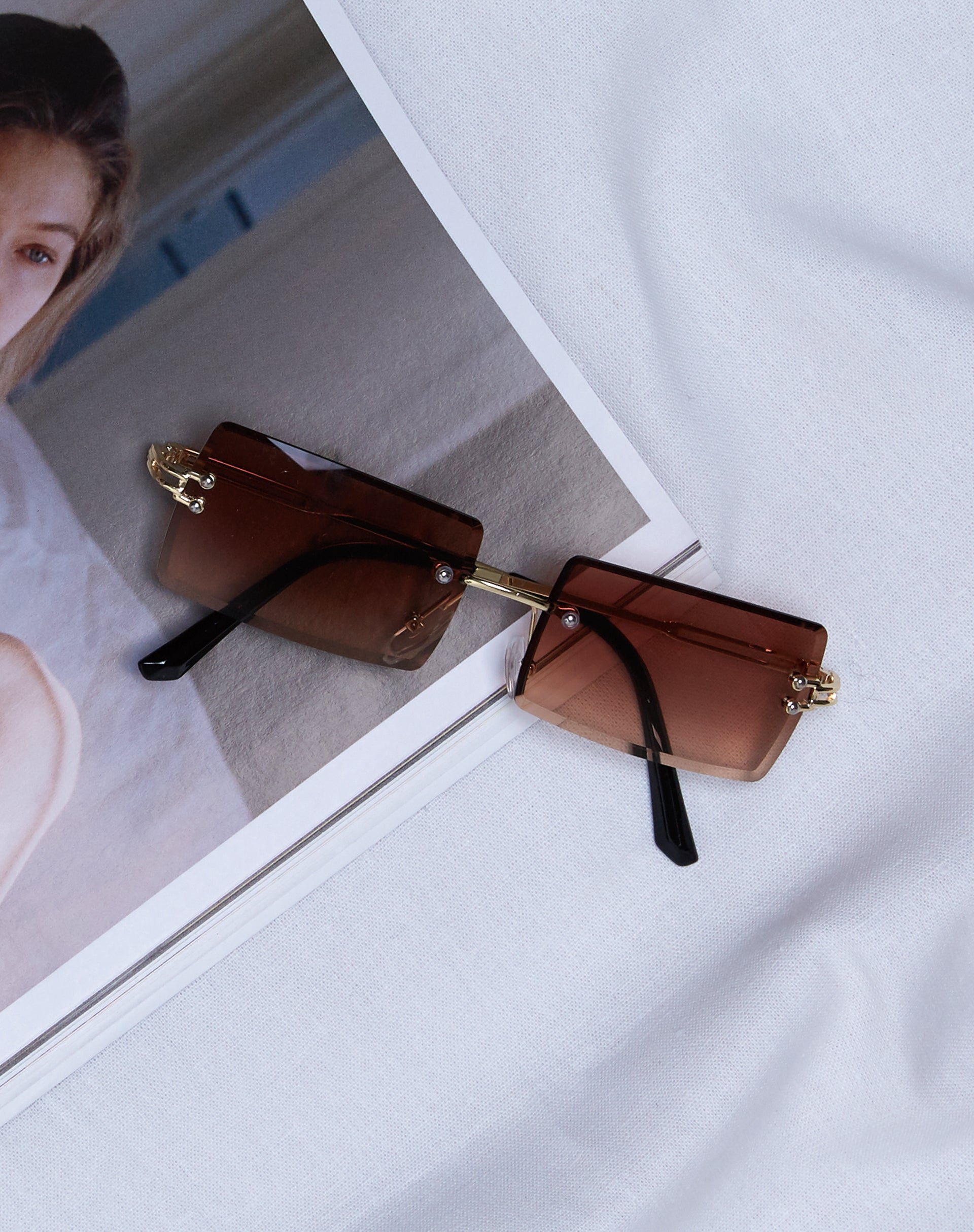 Image de marque : Lunettes de soleil Yumi en marron et or