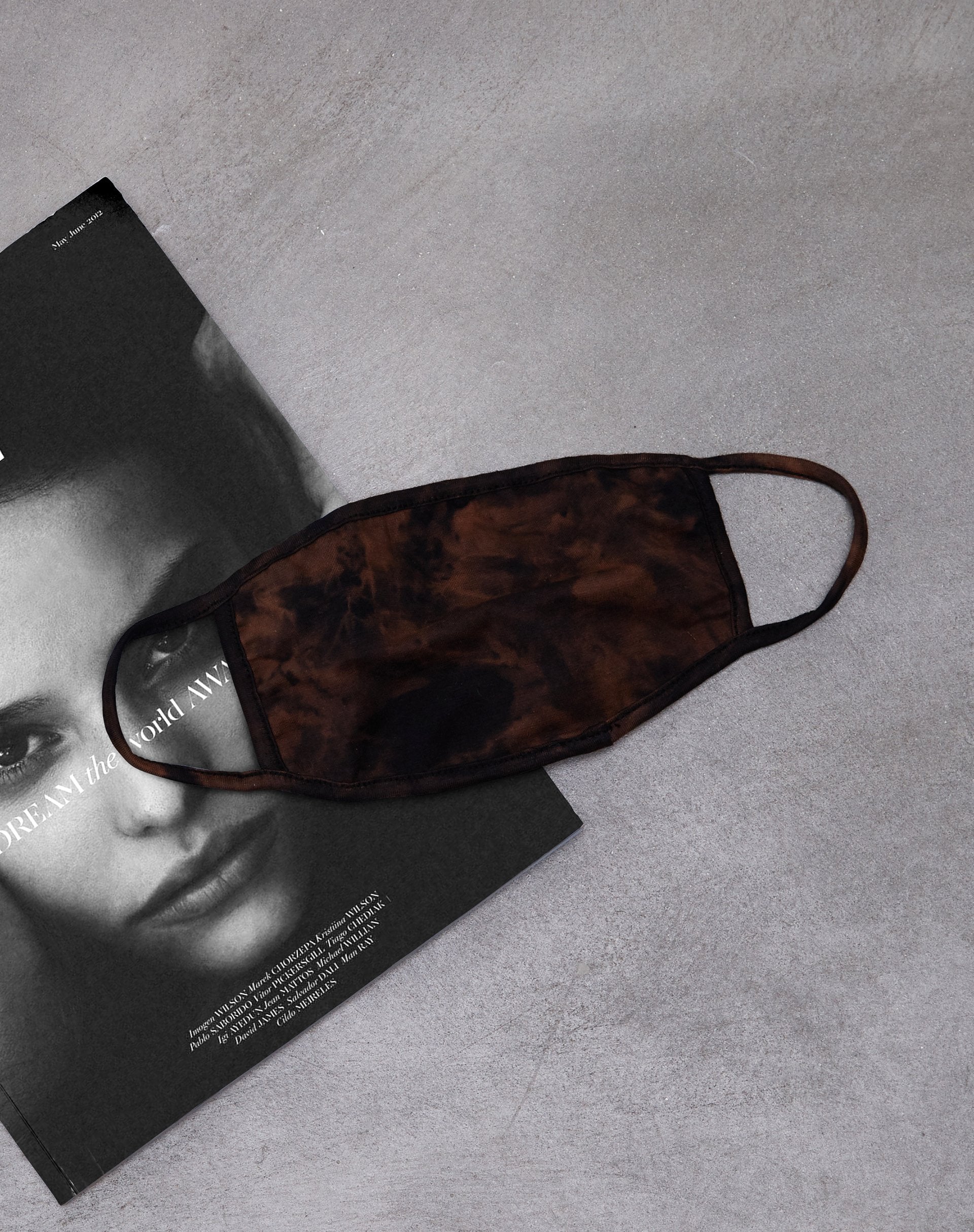 Image de Masque de visage en noir et rouille Tie Dye