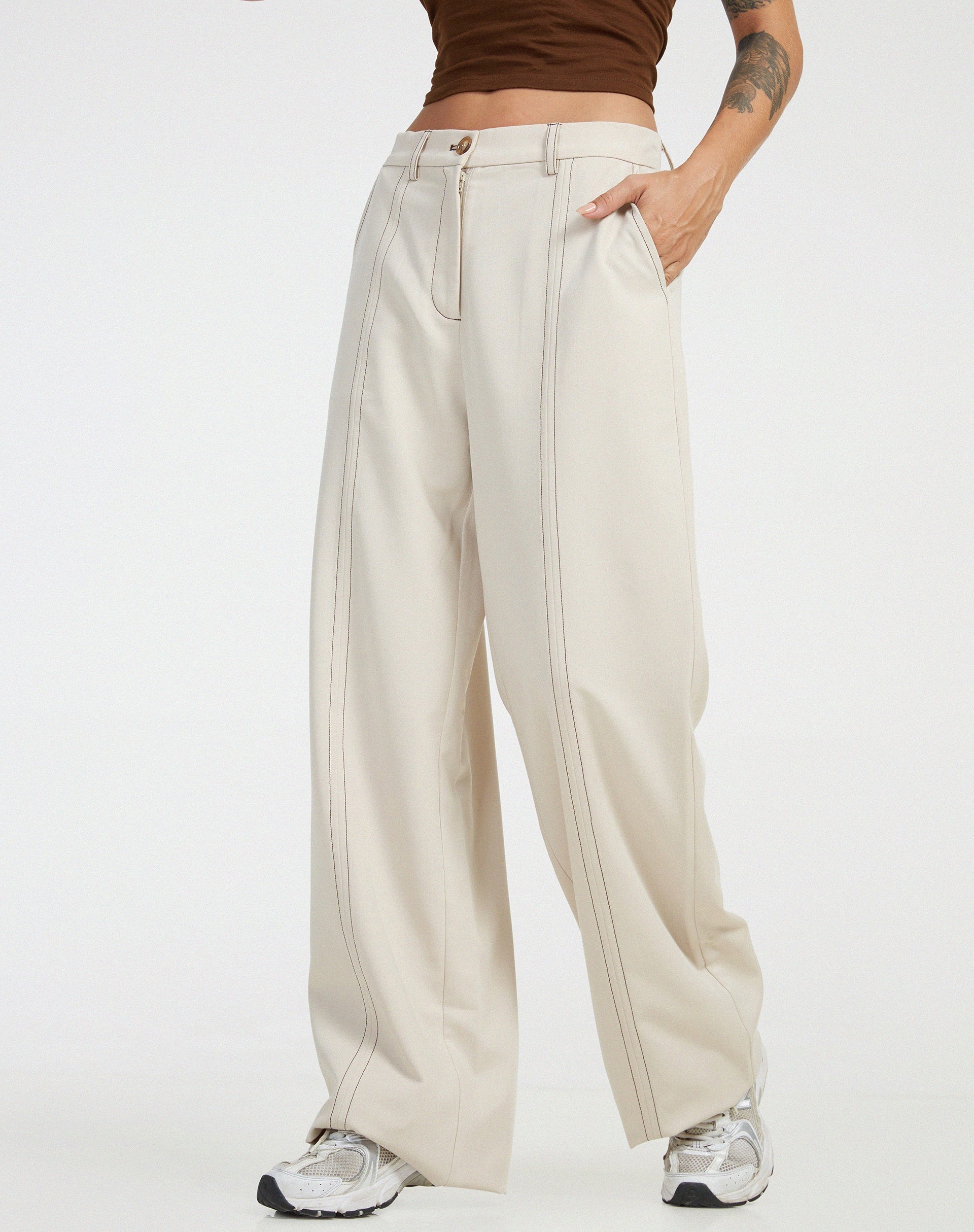 Image du pantalon Albus en écru à maille brune