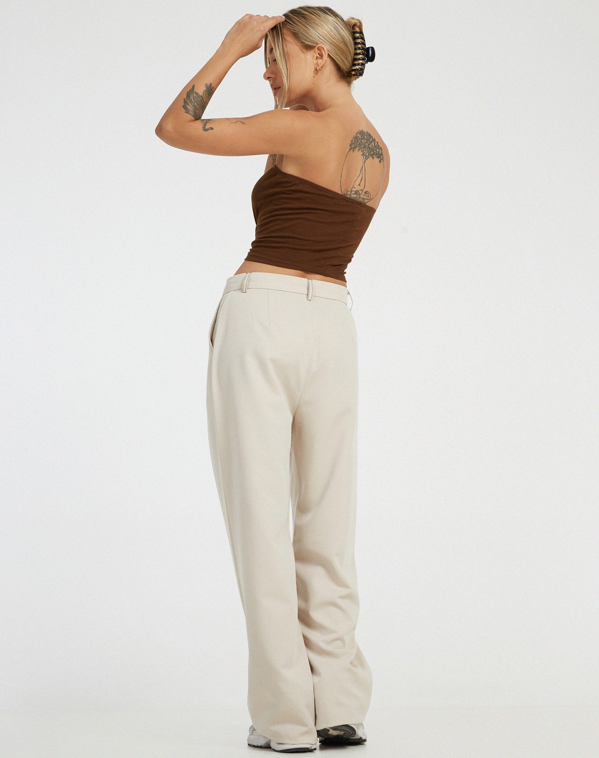 Image du pantalon Albus en écru à maille brune