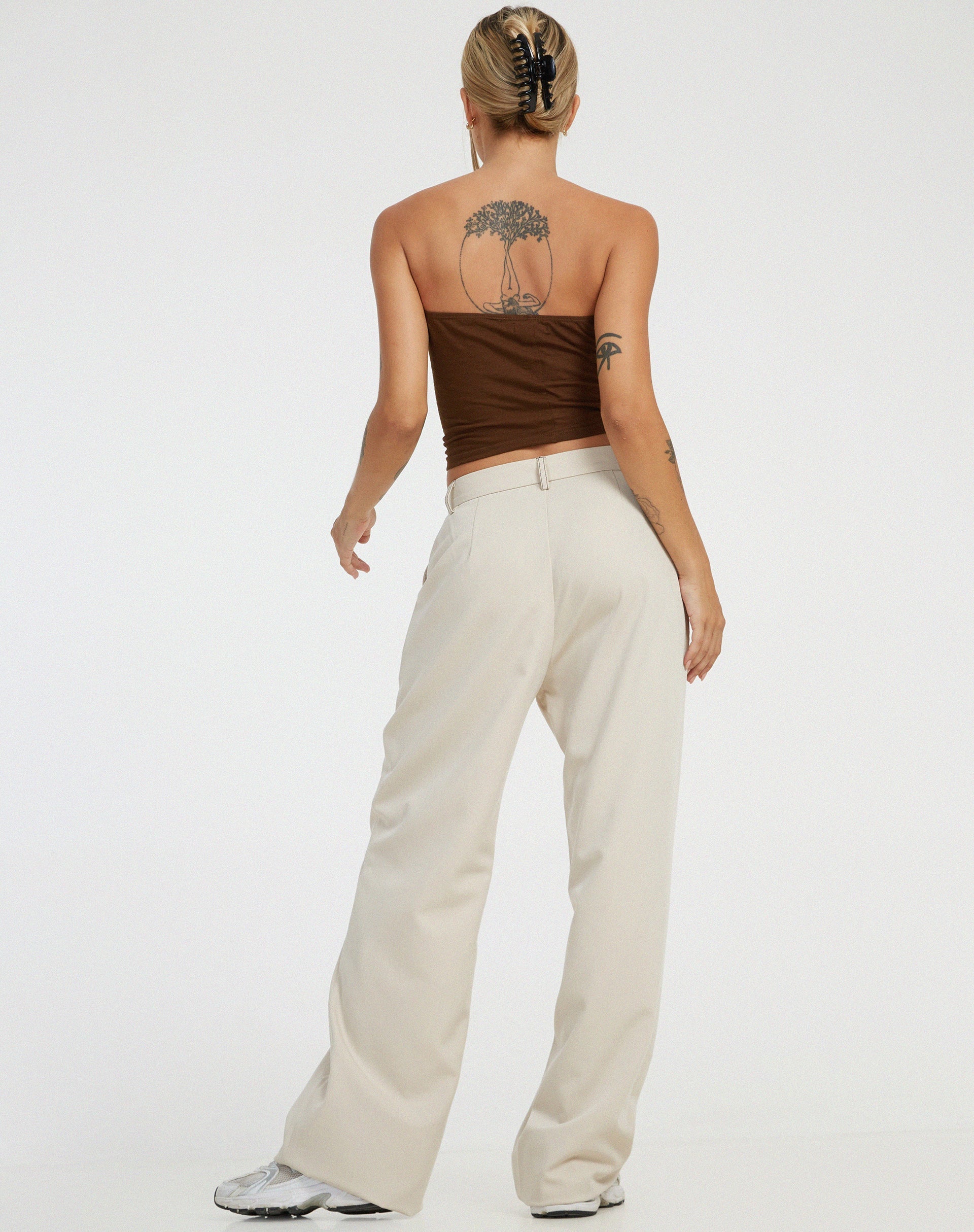 Image du pantalon Albus en écru à maille brune