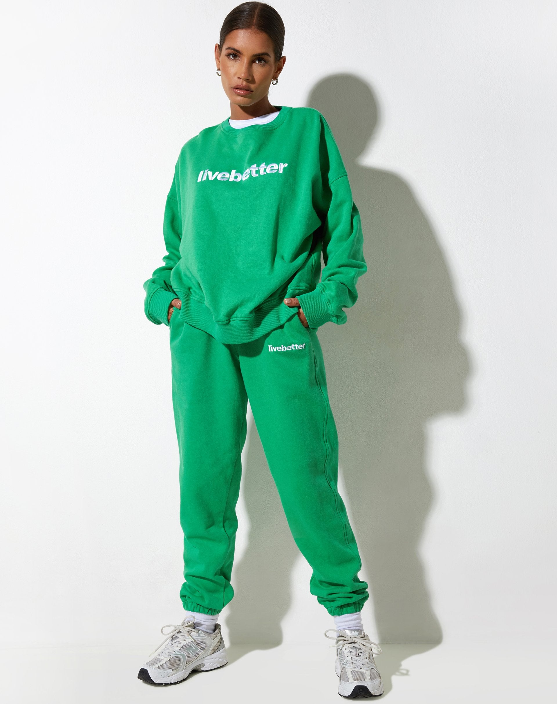 image de Ted Sweatshirt en Fun Green avec broderie "Live Better