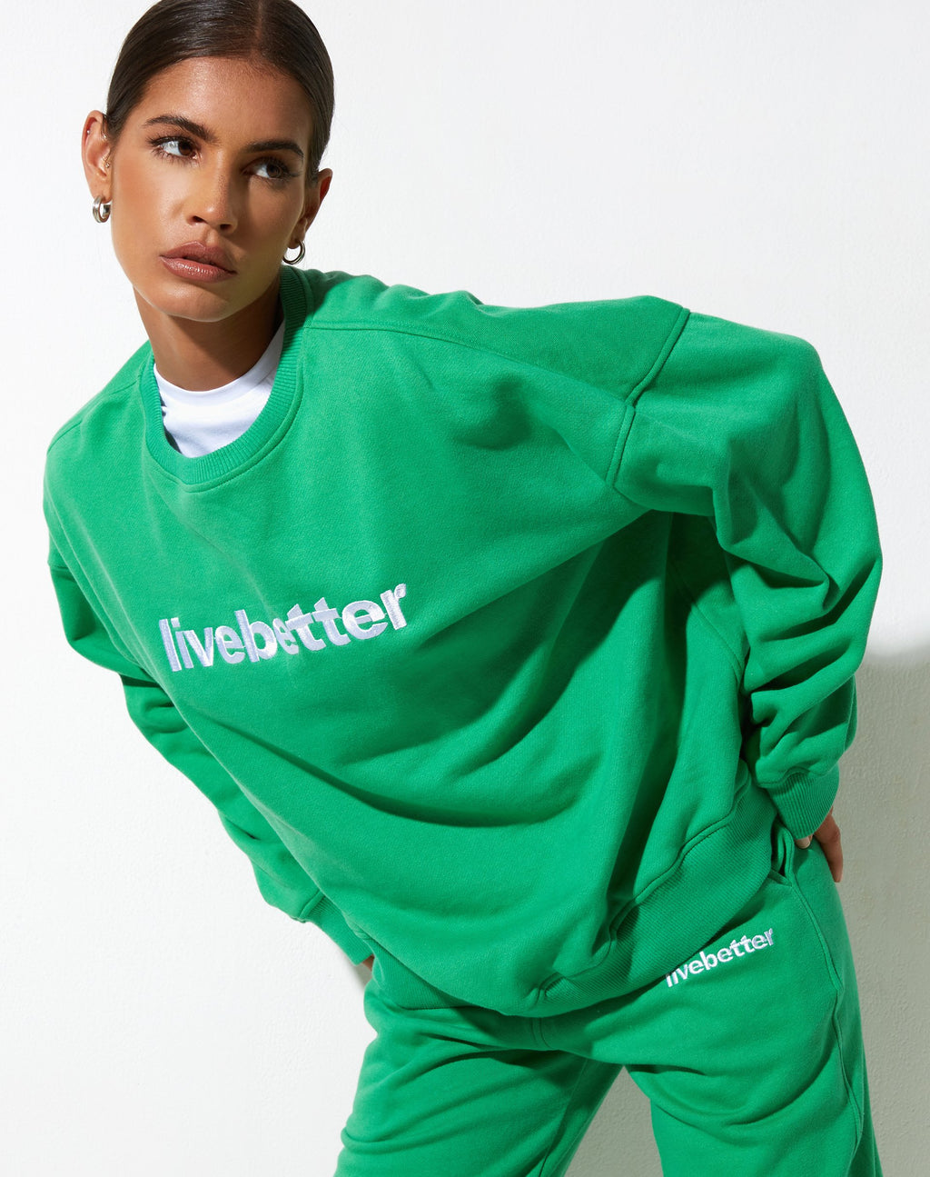 Sweatshirt Ted en vert amusant avec broderie 'Live Better' (vivre mieux)