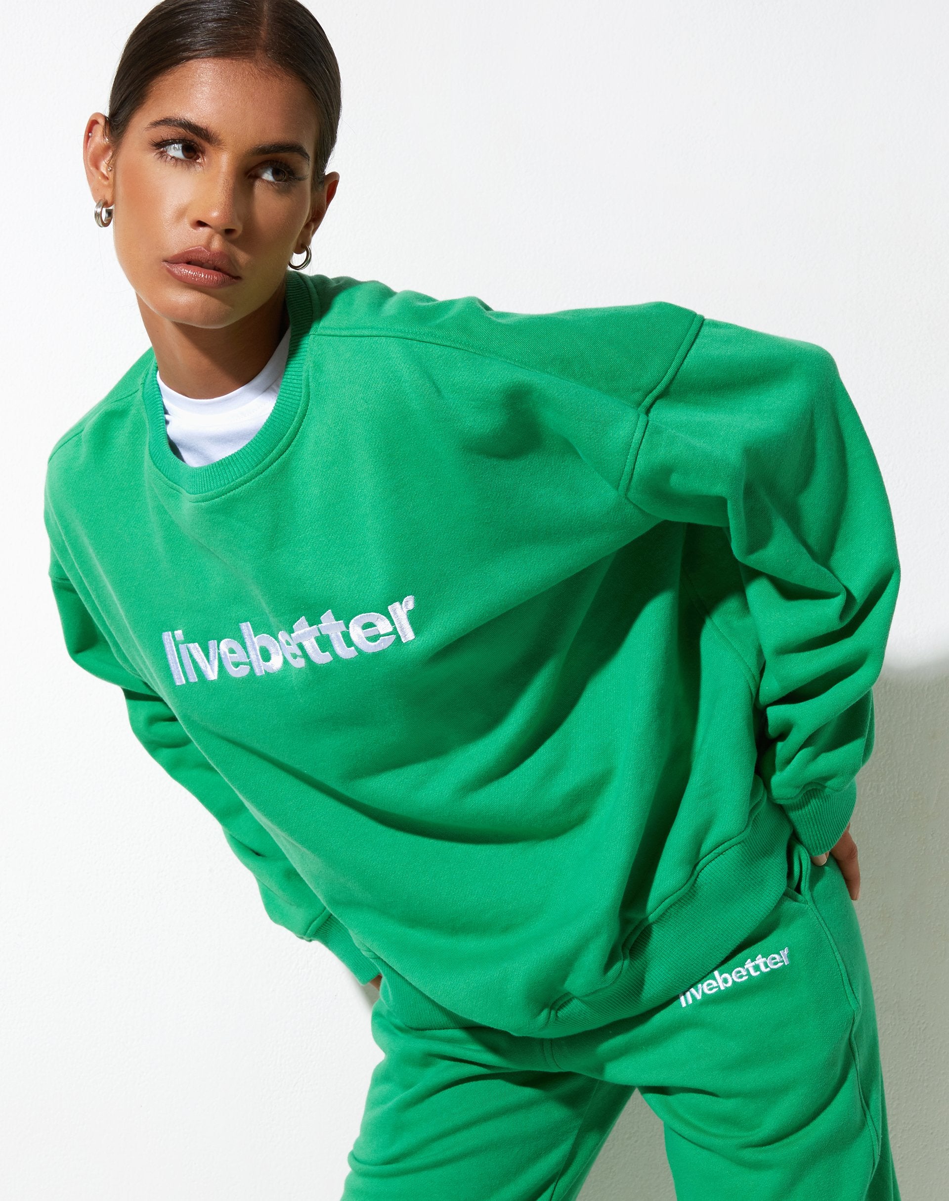 image de Ted Sweatshirt en Fun Green avec broderie "Live Better
