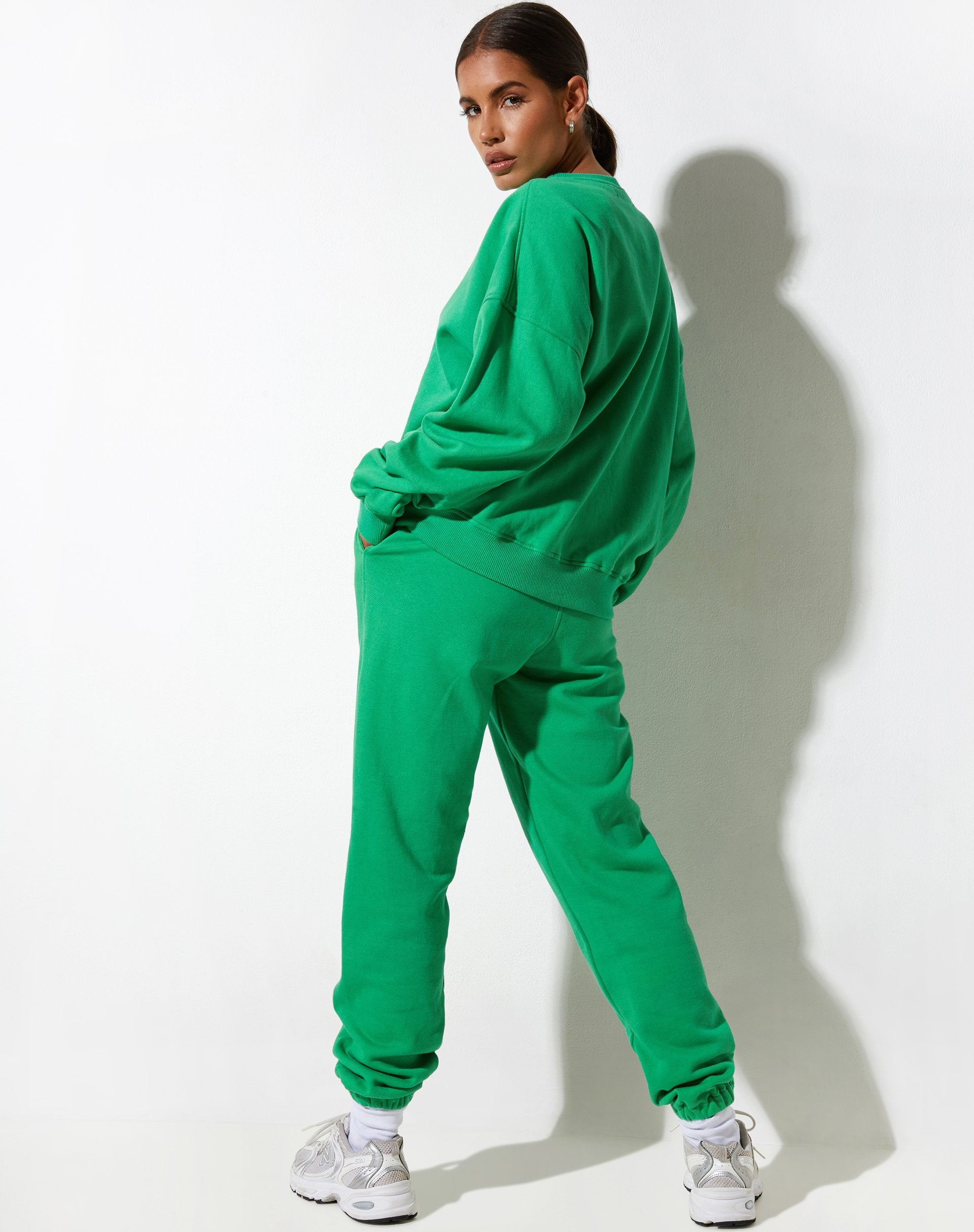 image de Ted Sweatshirt en Fun Green avec broderie "Live Better