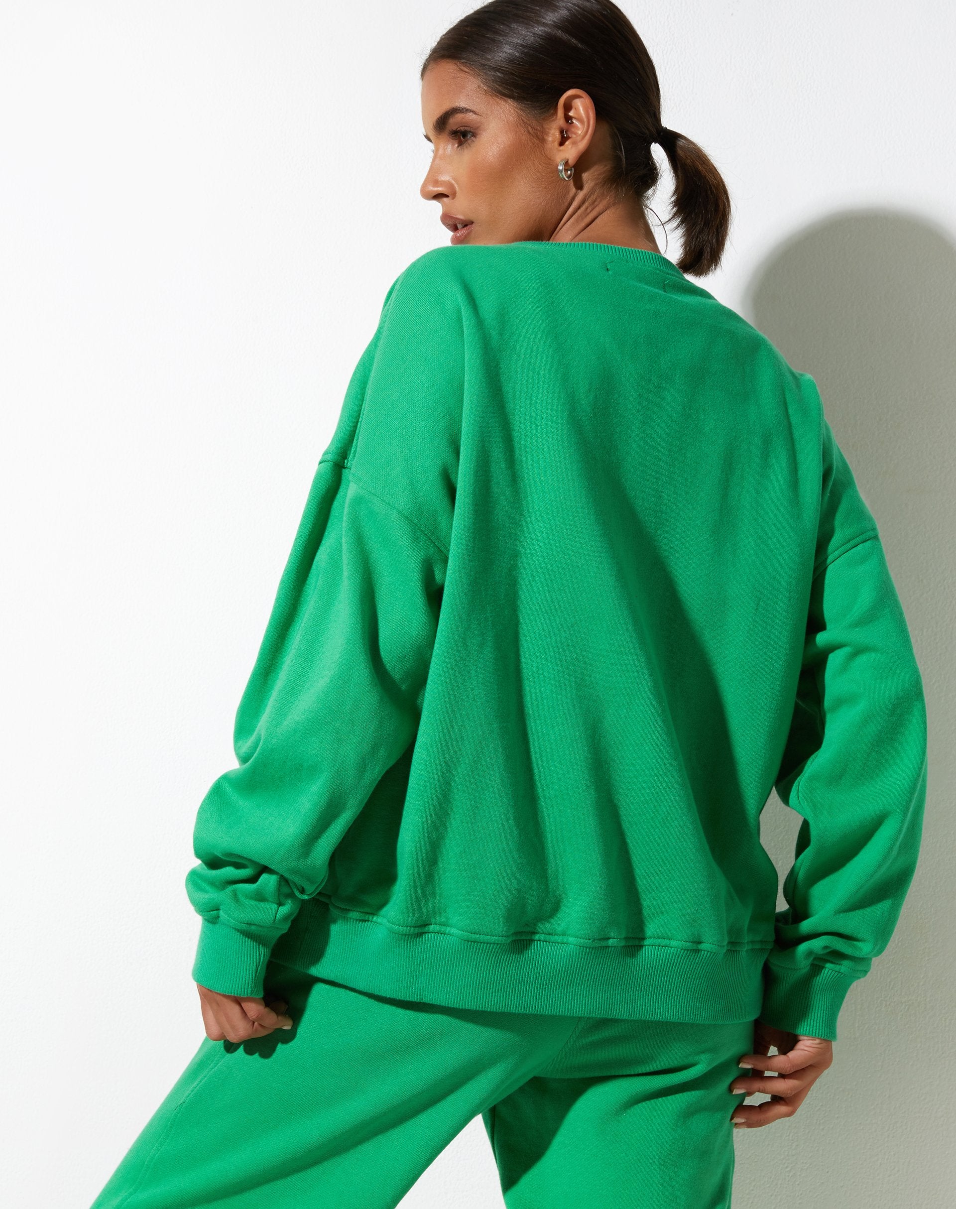 image de Ted Sweatshirt en Fun Green avec broderie "Live Better