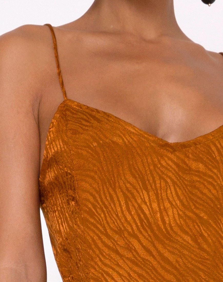 Image de la robe longue Batis en satin zébré Golden Coral
