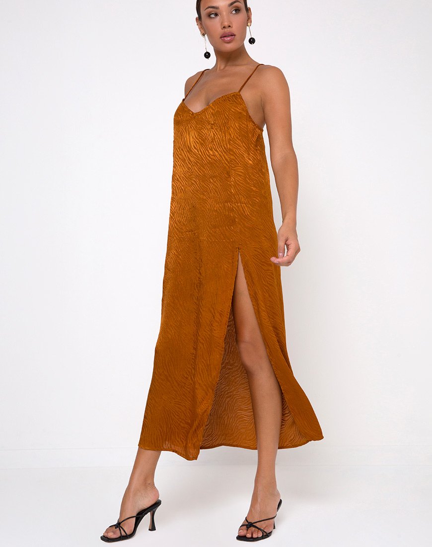 Image de la robe longue Batis en satin zébré Golden Coral