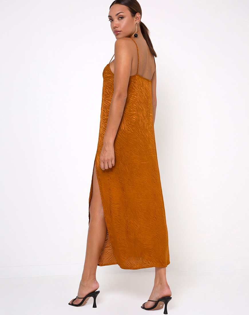 Image de la robe longue Batis en satin zébré Golden Coral
