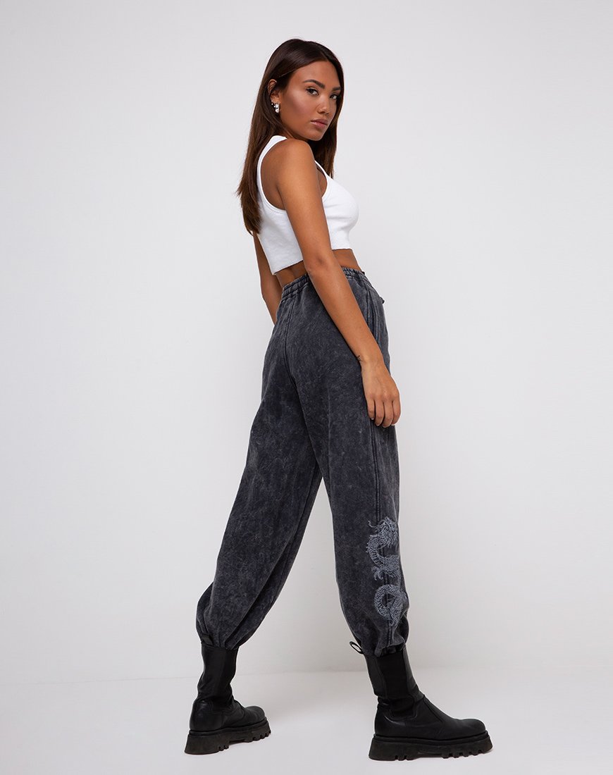 Pantalon de jogging Basta en pierre lavée à l'acide avec broderie de dragon