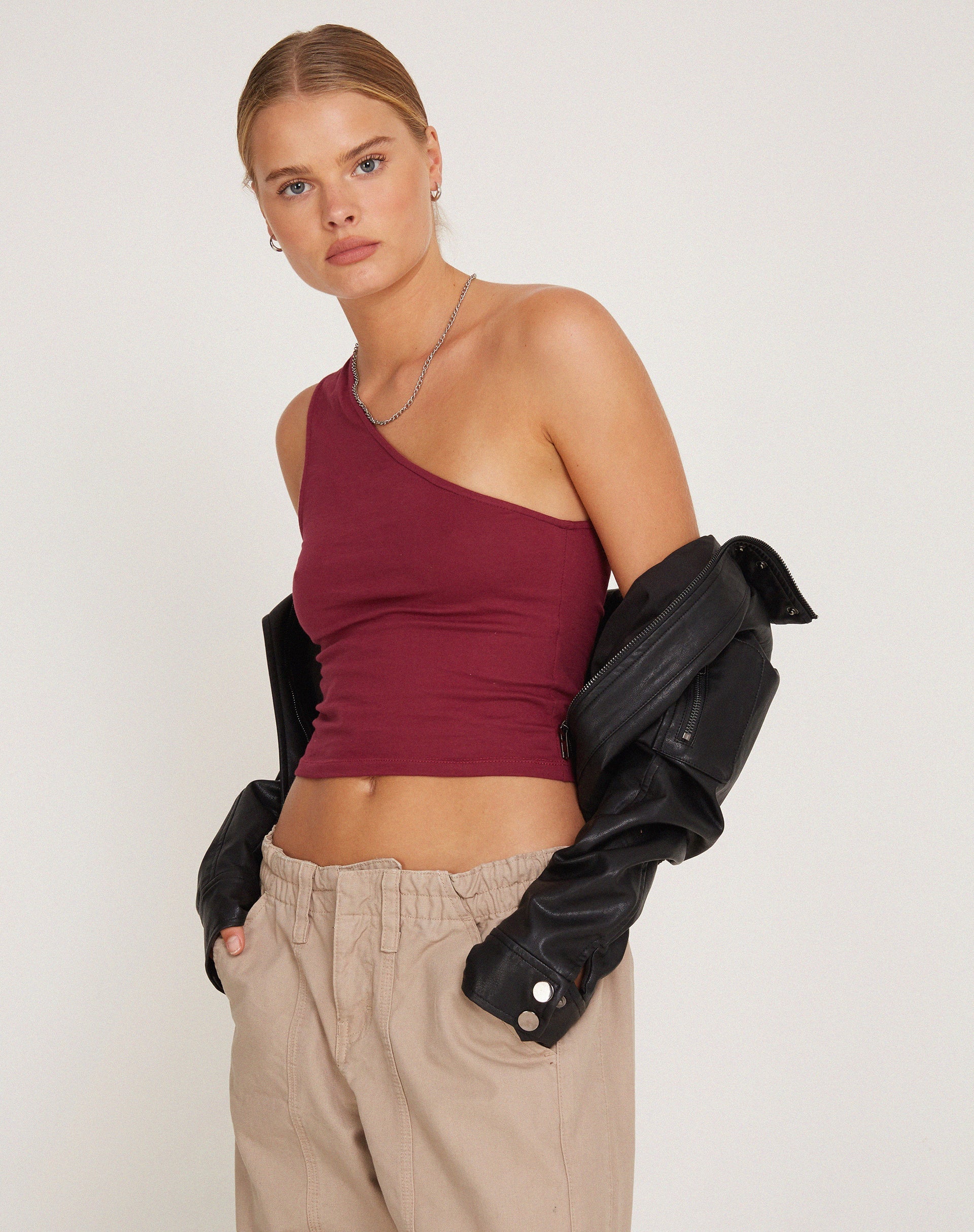 Image de Bay One Shoulder Top in Plum