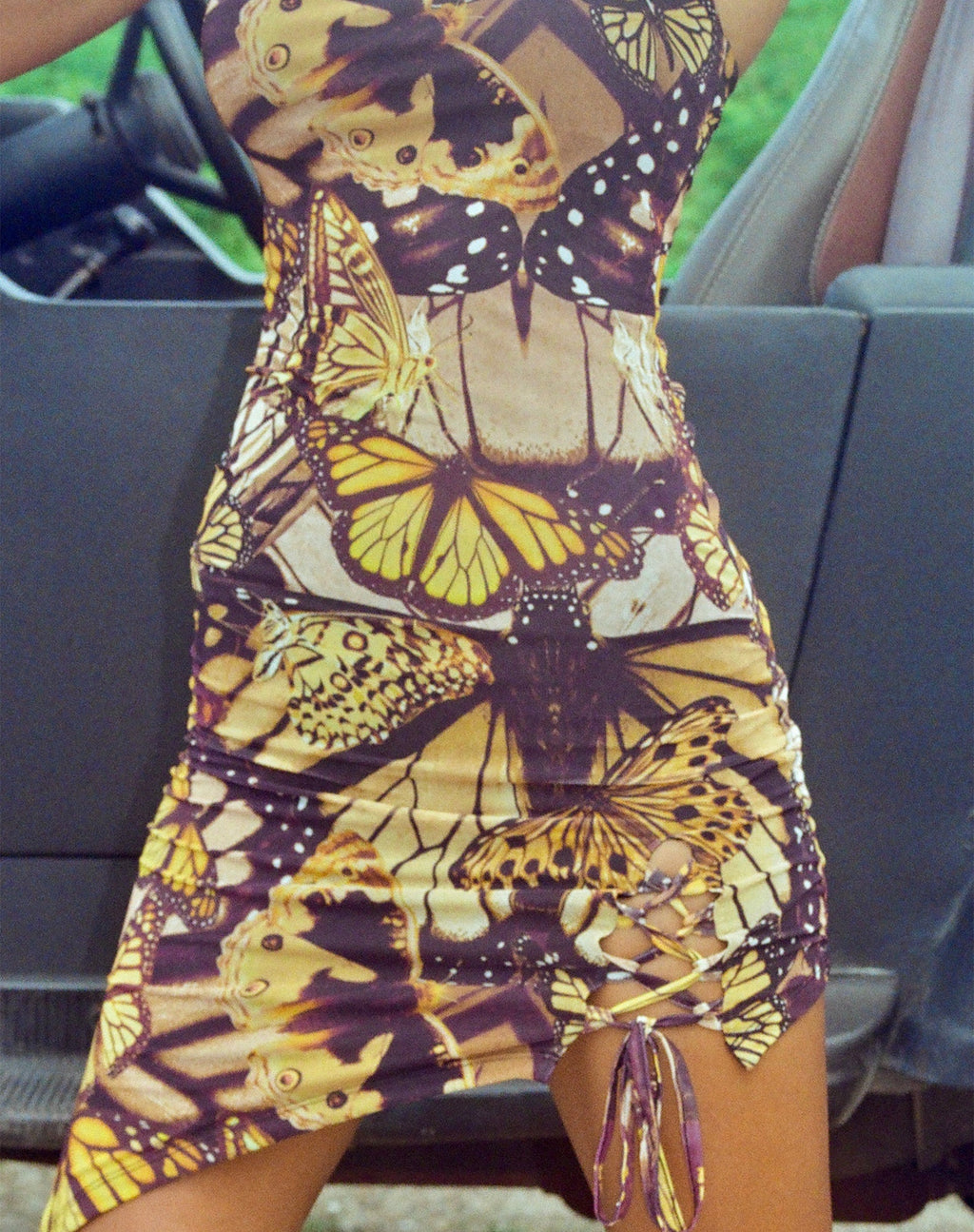 Mini robe Benita en or papillon