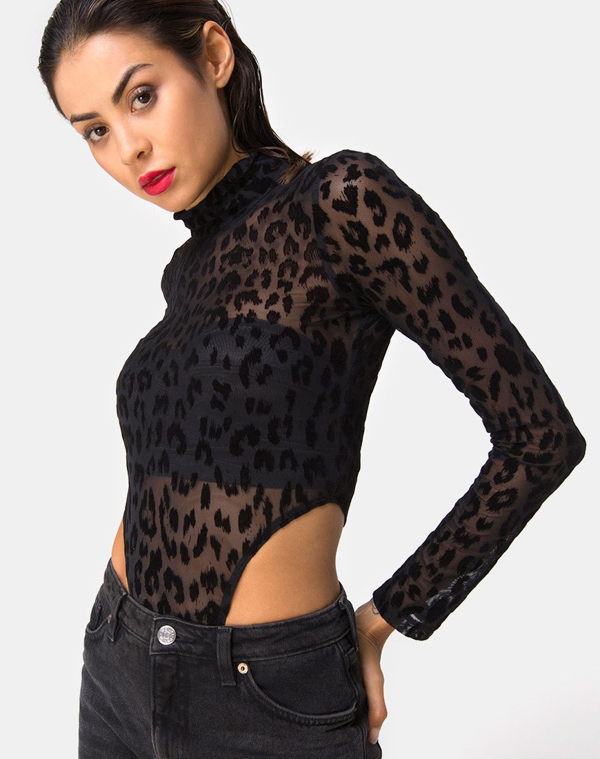 Berani - Corsage à col montant en filet noir animalier