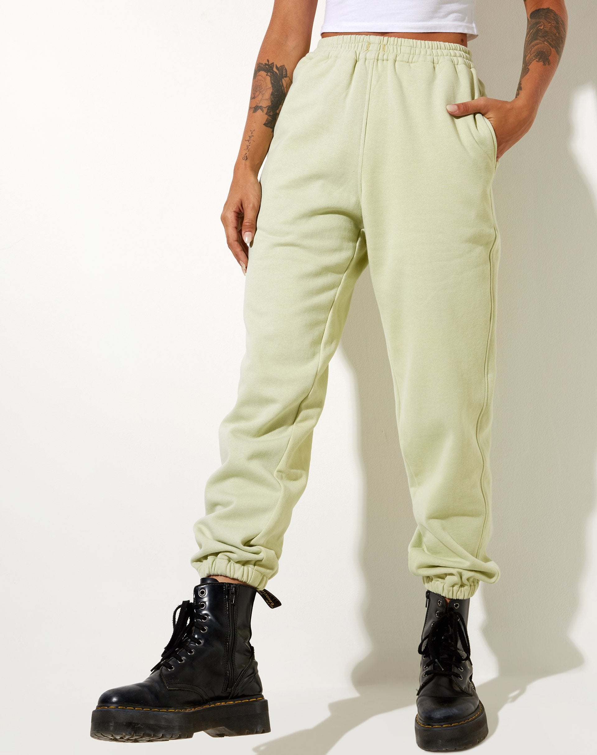 Image de Besties Jogger in Green Graffiti Magic Embro