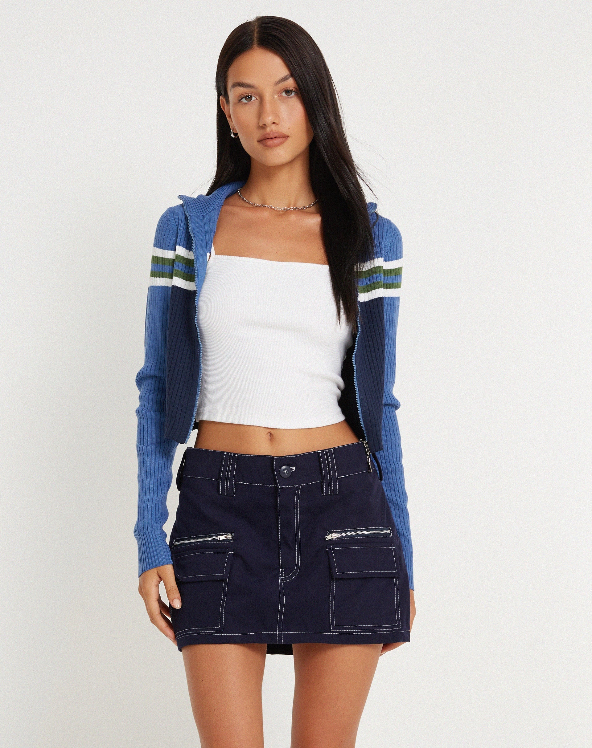 Image de la jupe Betsy MIni en bleu marine avec des surpiqûres blanches