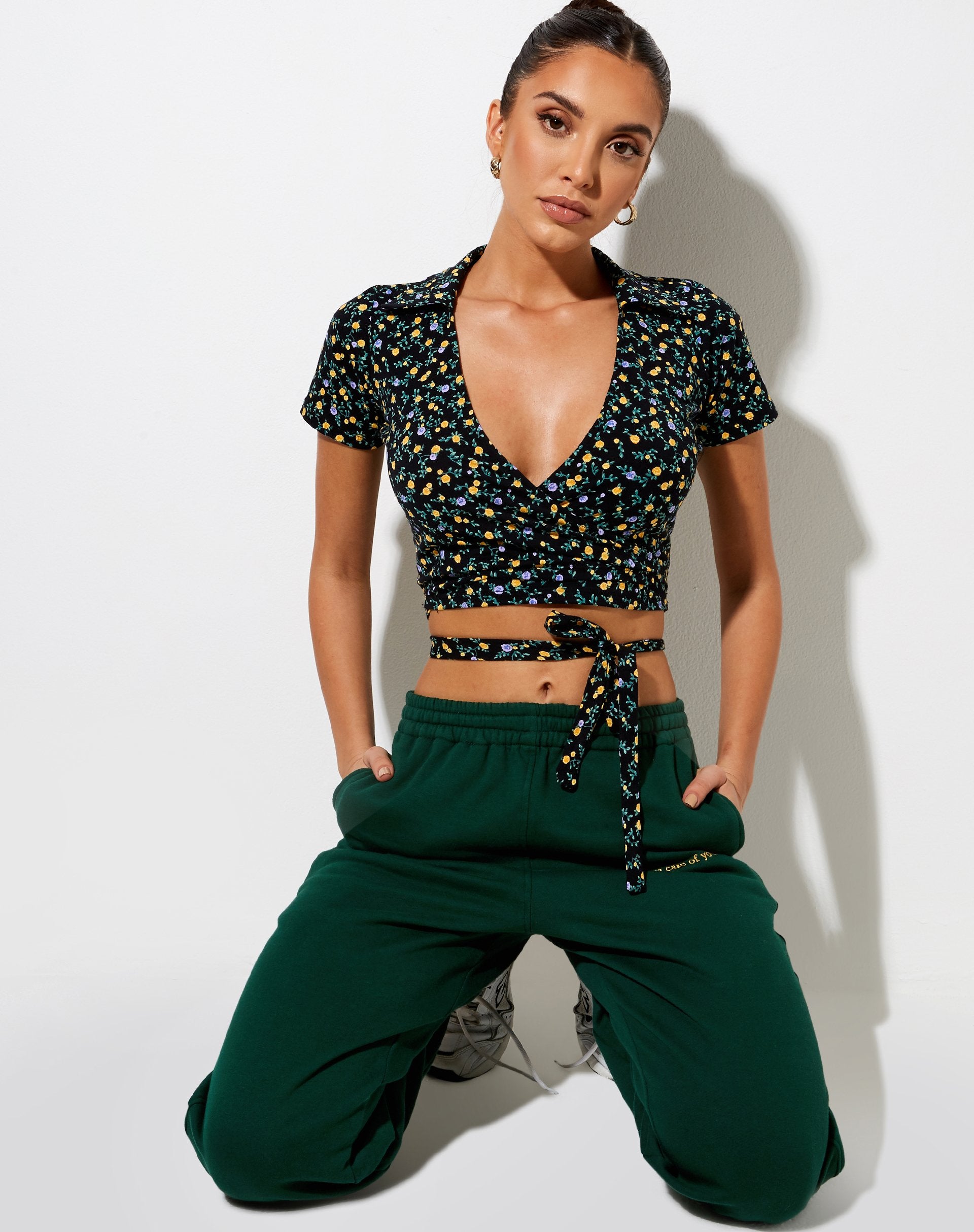 Image de Bilar Crop Top in Flowing Flower Black