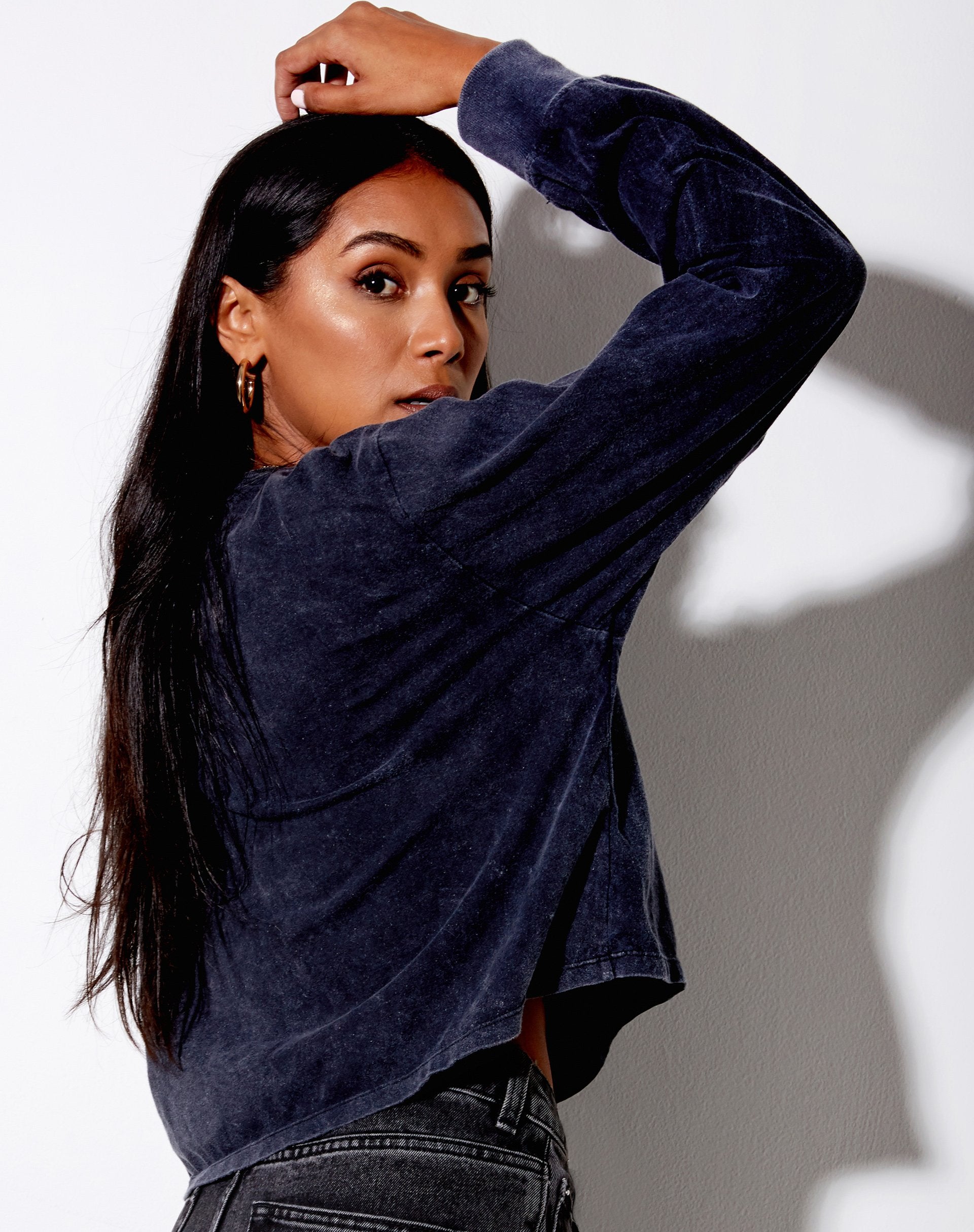 Image de Boli Crop Tee in Black Wash Tribal Angelo