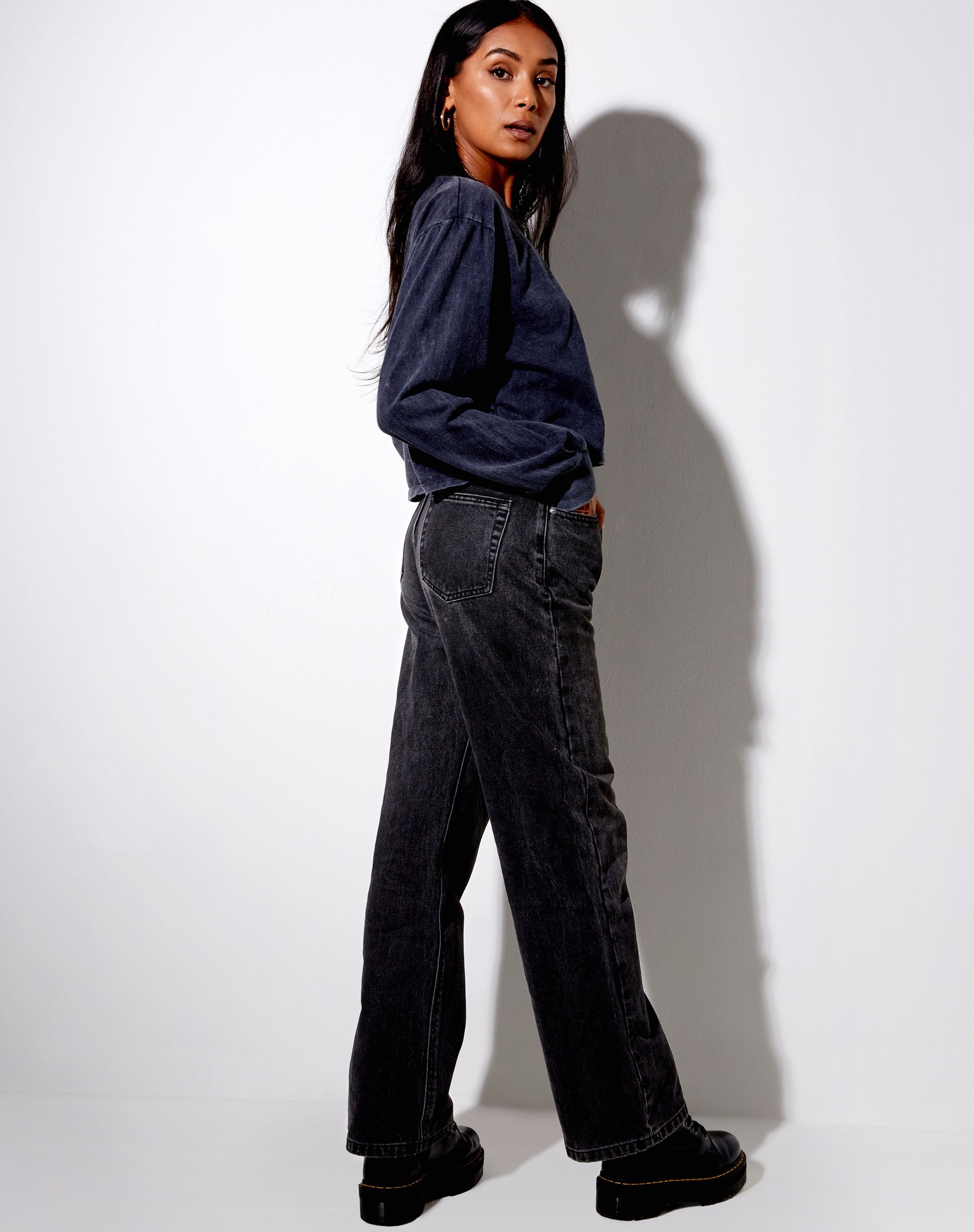 Image de Boli Crop Tee in Black Wash Tribal Angelo