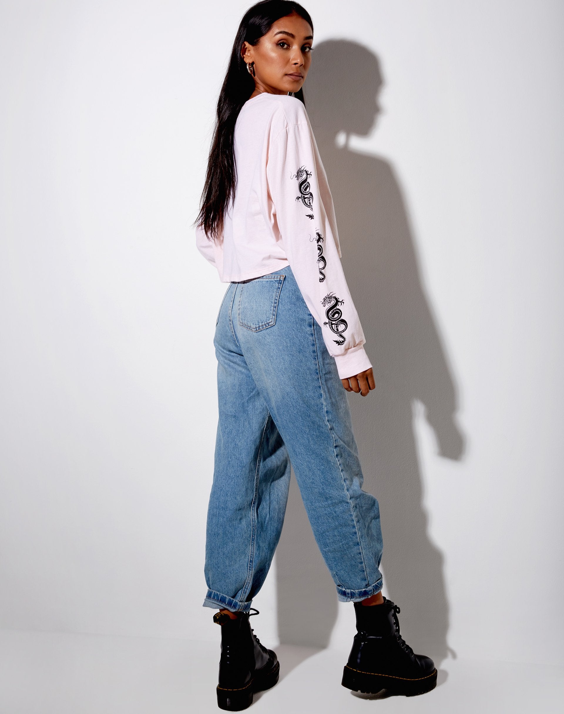 Image de Boli Crop Tee en Blush Pink Dragon