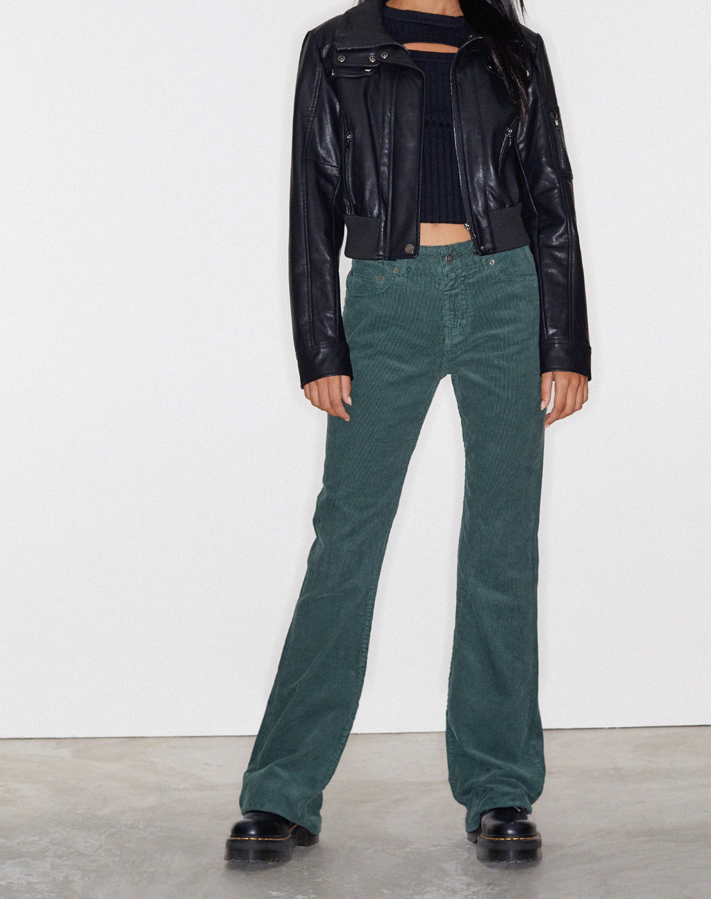 Jeans Bootleg en velours côtelé vert forêt