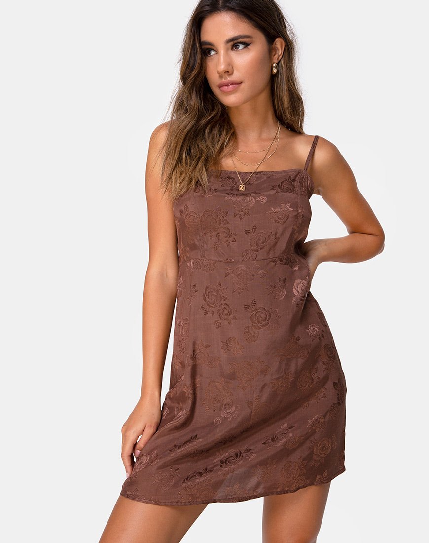 Robe longue Boyasly en satin rose chocolat