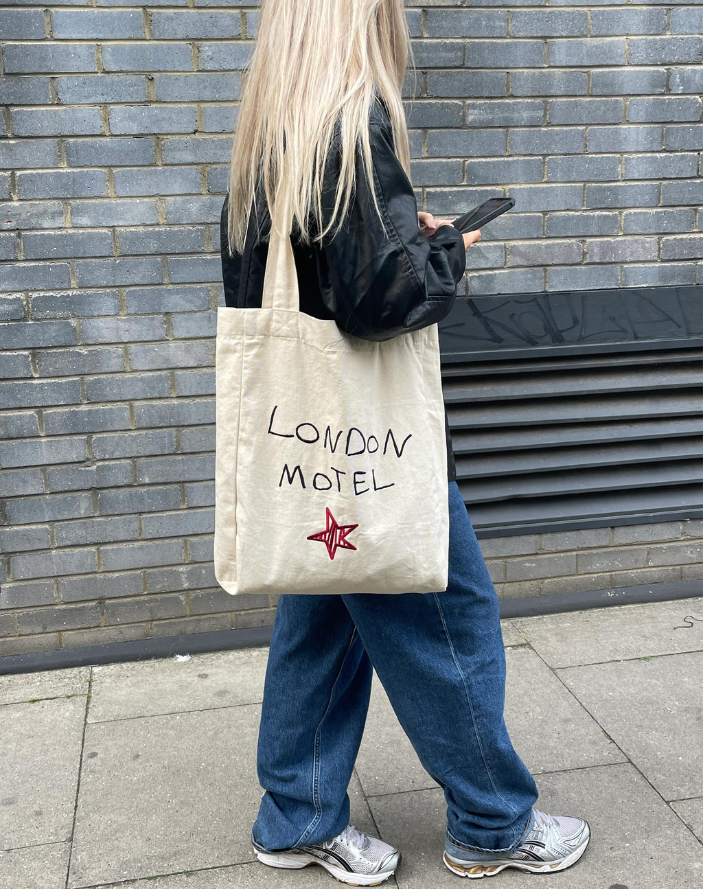 Sac fourre-tout London en écru London Motel Embro