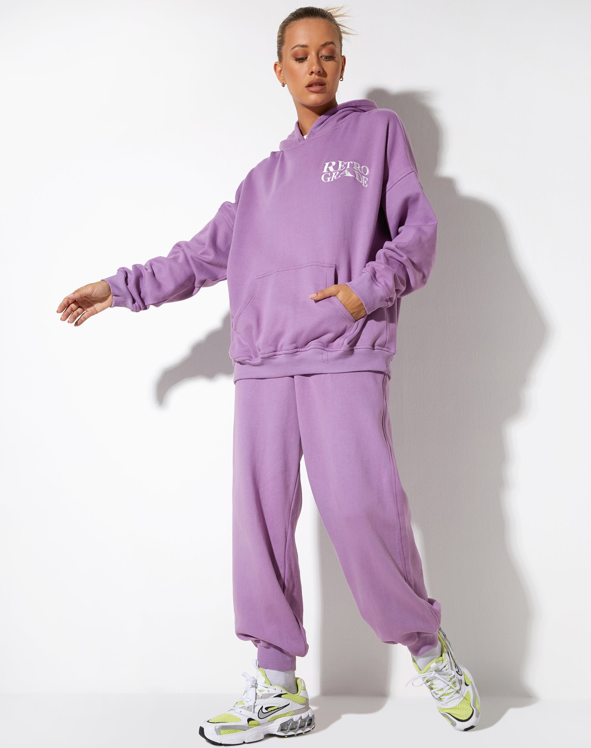image de Oversize Hoodie in Lavender Retro Grade Embro