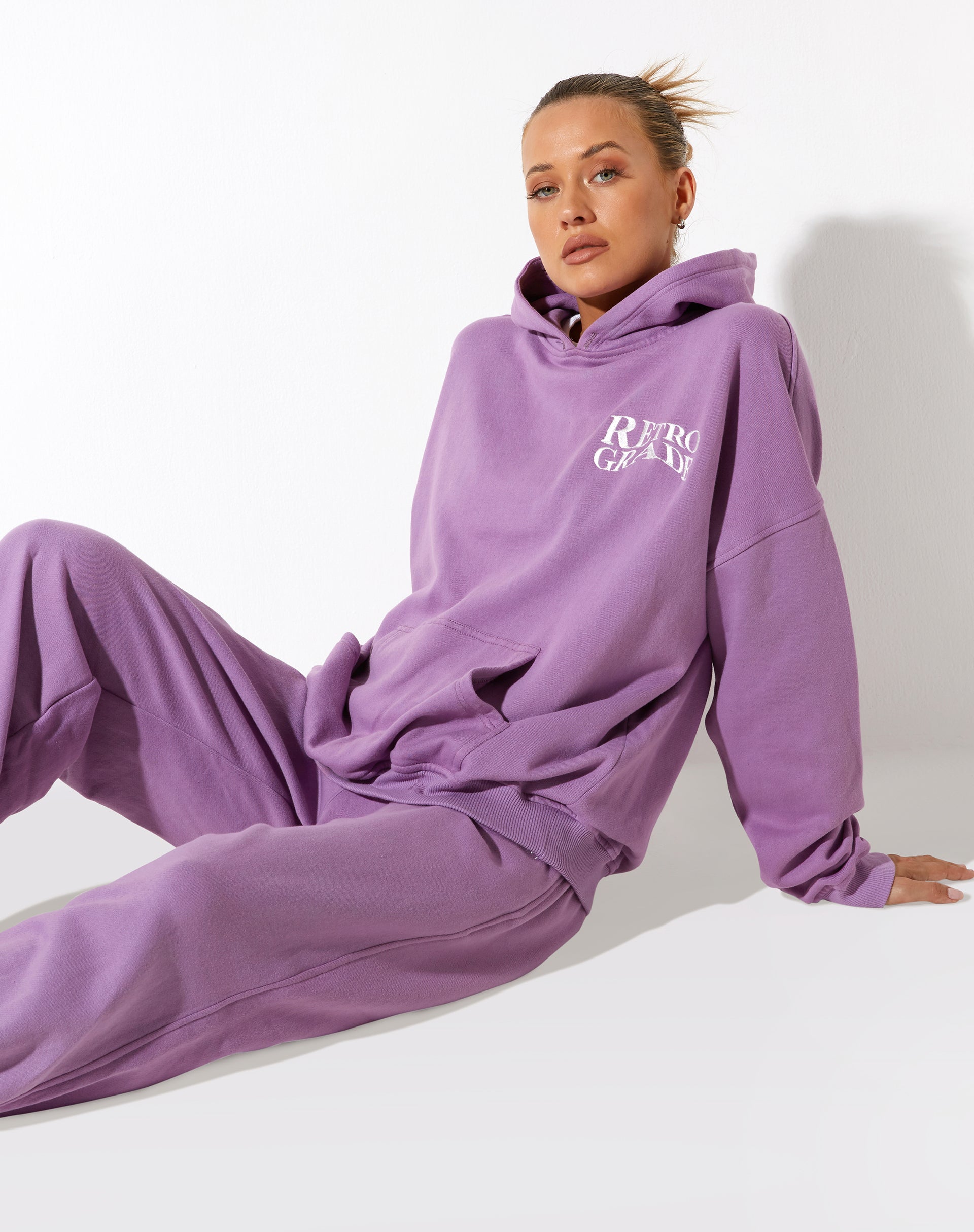 image de Oversize Hoodie in Lavender Retro Grade Embro