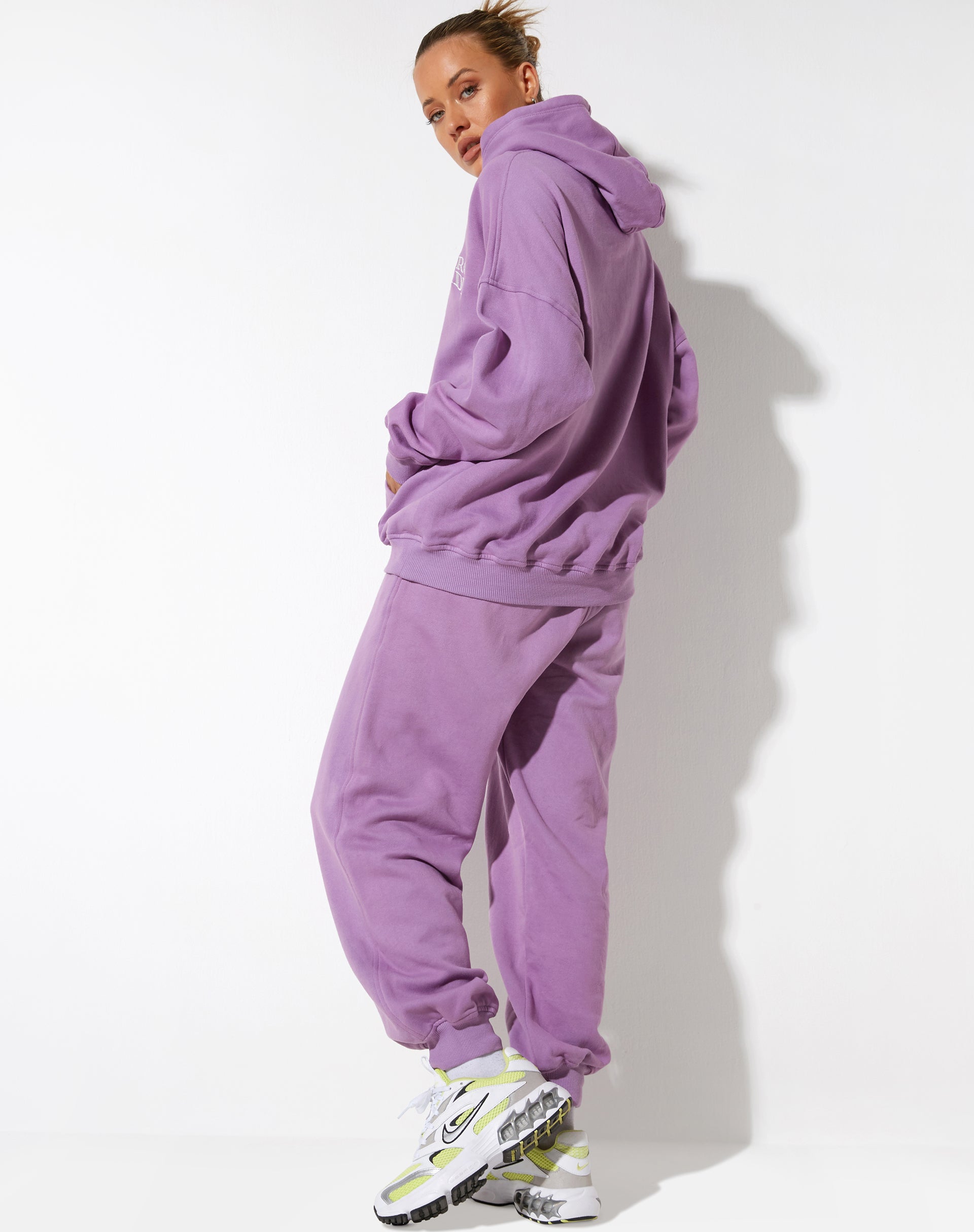 image de Oversize Hoodie in Lavender Retro Grade Embro