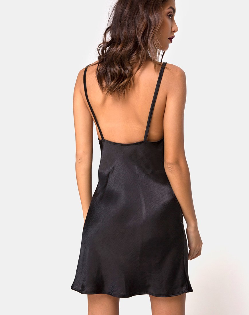 Image de la robe Camala en satin noir