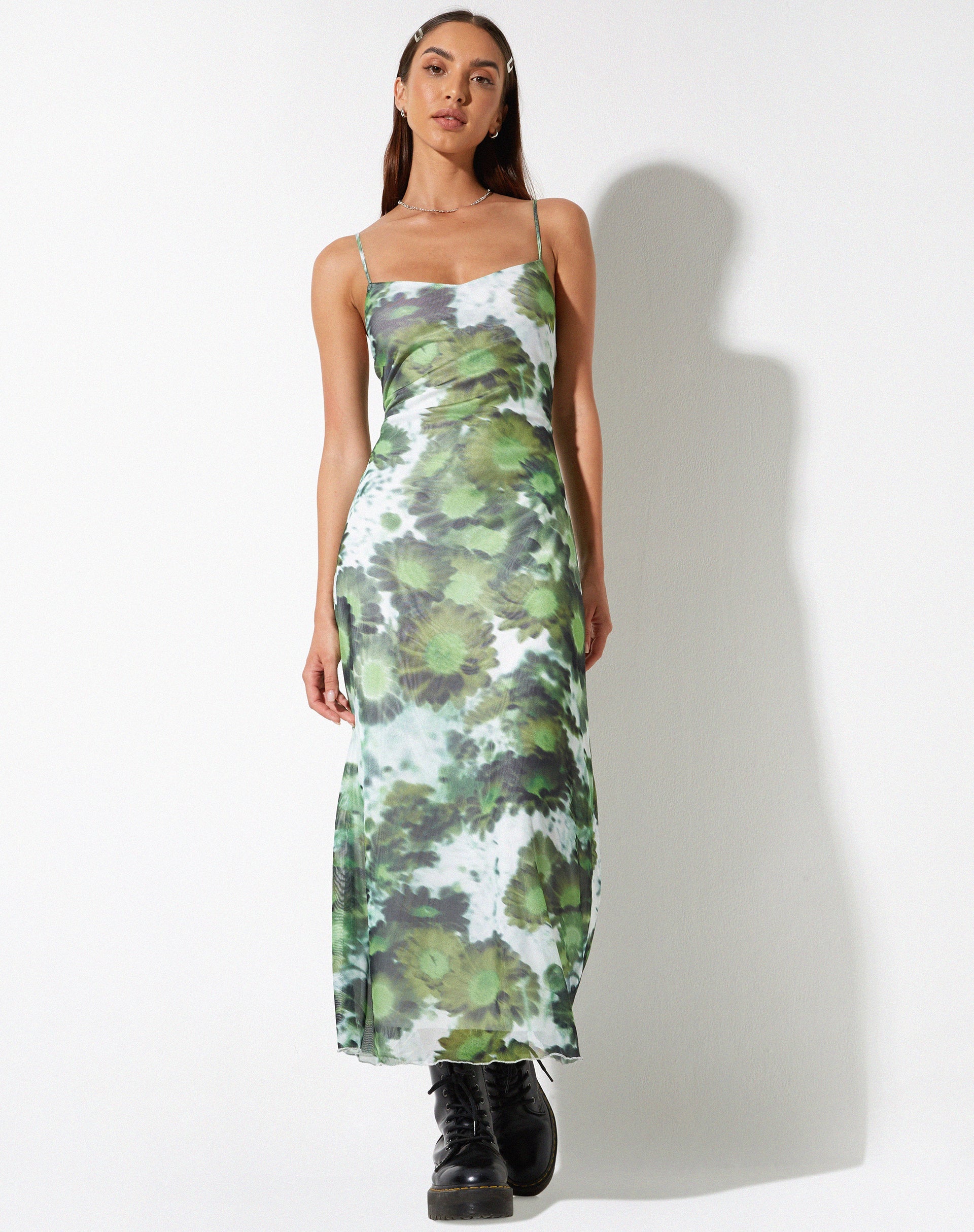 Image de la robe longue Chanda en vert pâquerette floue aux rayons X